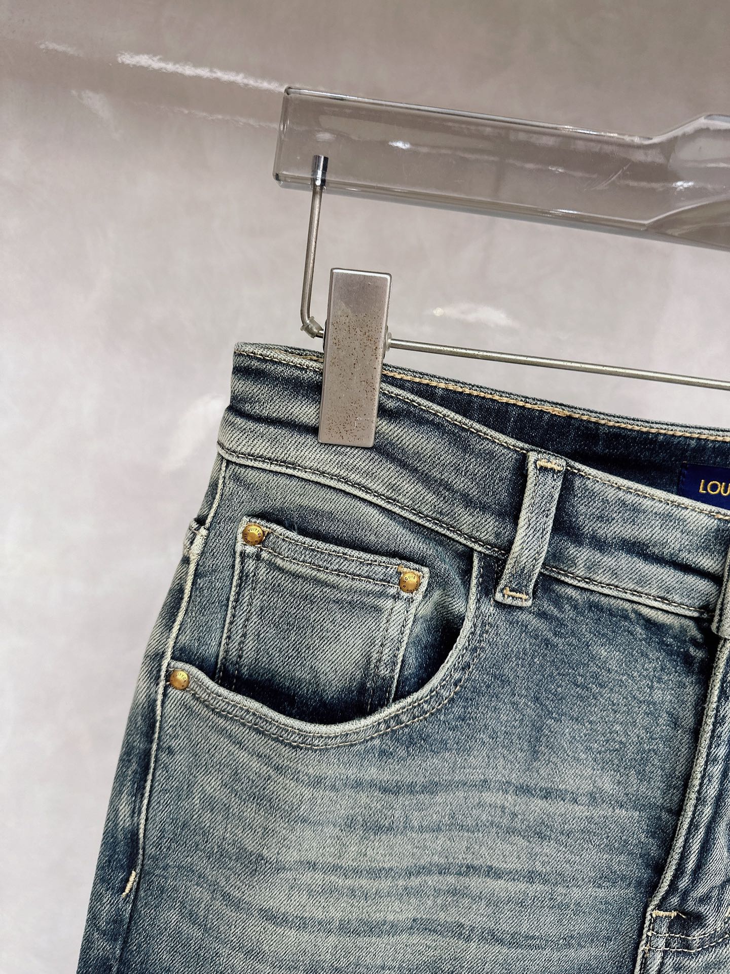 LV 2025秋冬🔥🔥新款现货上市，原单爆款牛仔裤👖超级定制款，原版五金，超级重工工艺，版型超赞👍细节做