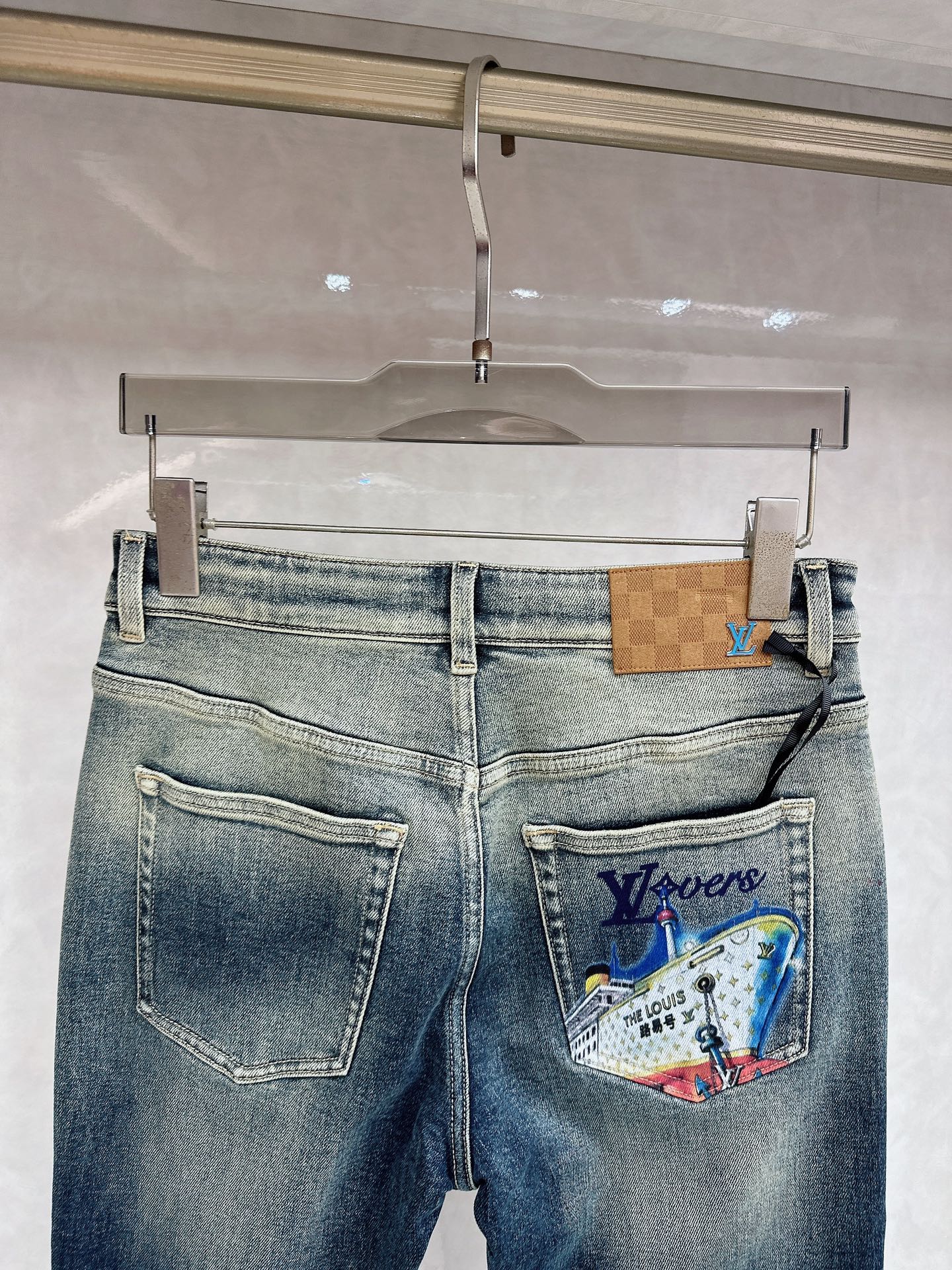 LV 2025秋冬🔥🔥新款现货上市，原单爆款牛仔裤👖超级定制款，原版五金，超级重工工艺，版型超赞👍细节做