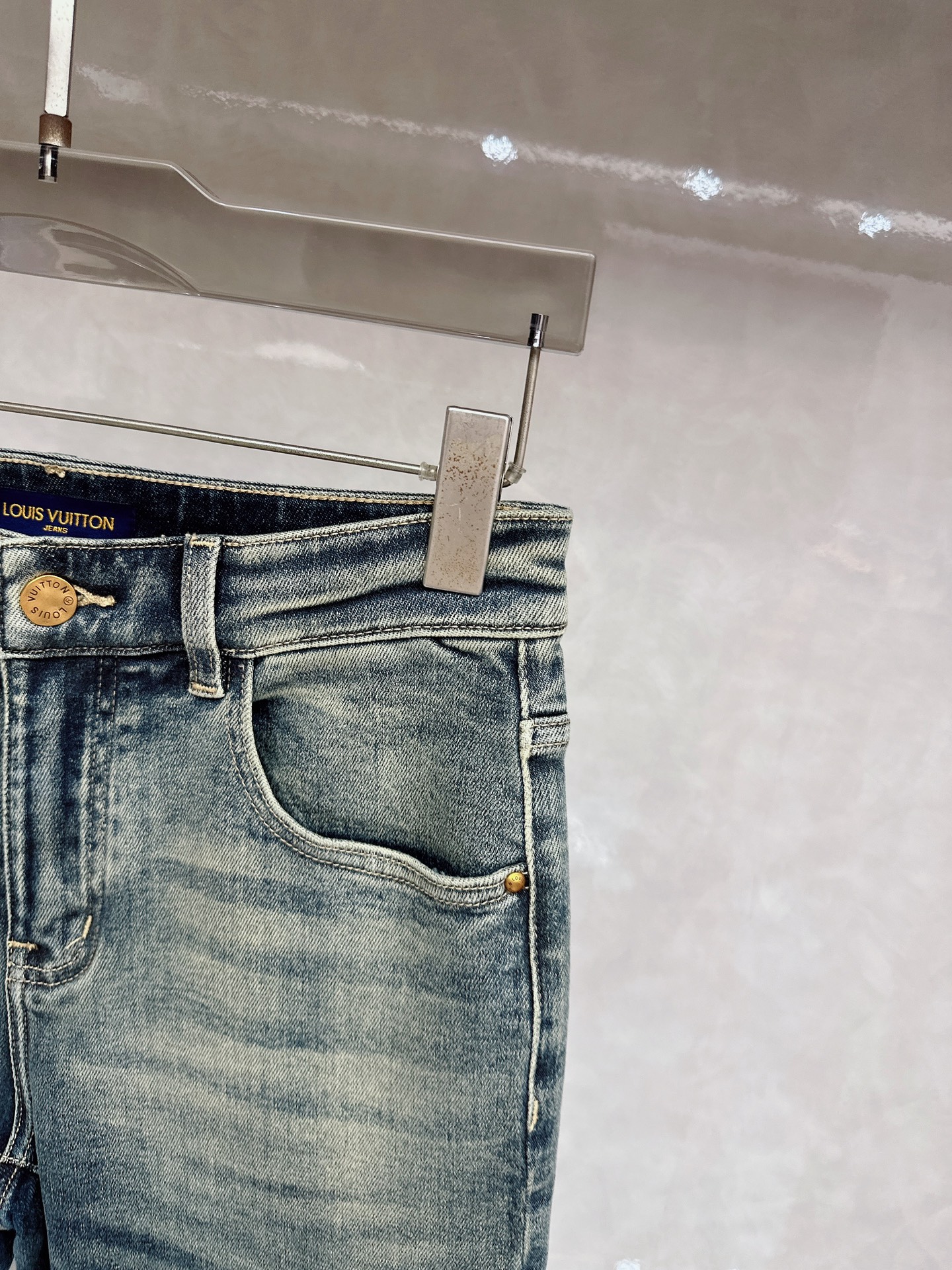 LV 2025秋冬🔥🔥新款现货上市，原单爆款牛仔裤👖超级定制款，原版五金，超级重工工艺，版型超赞👍细节做