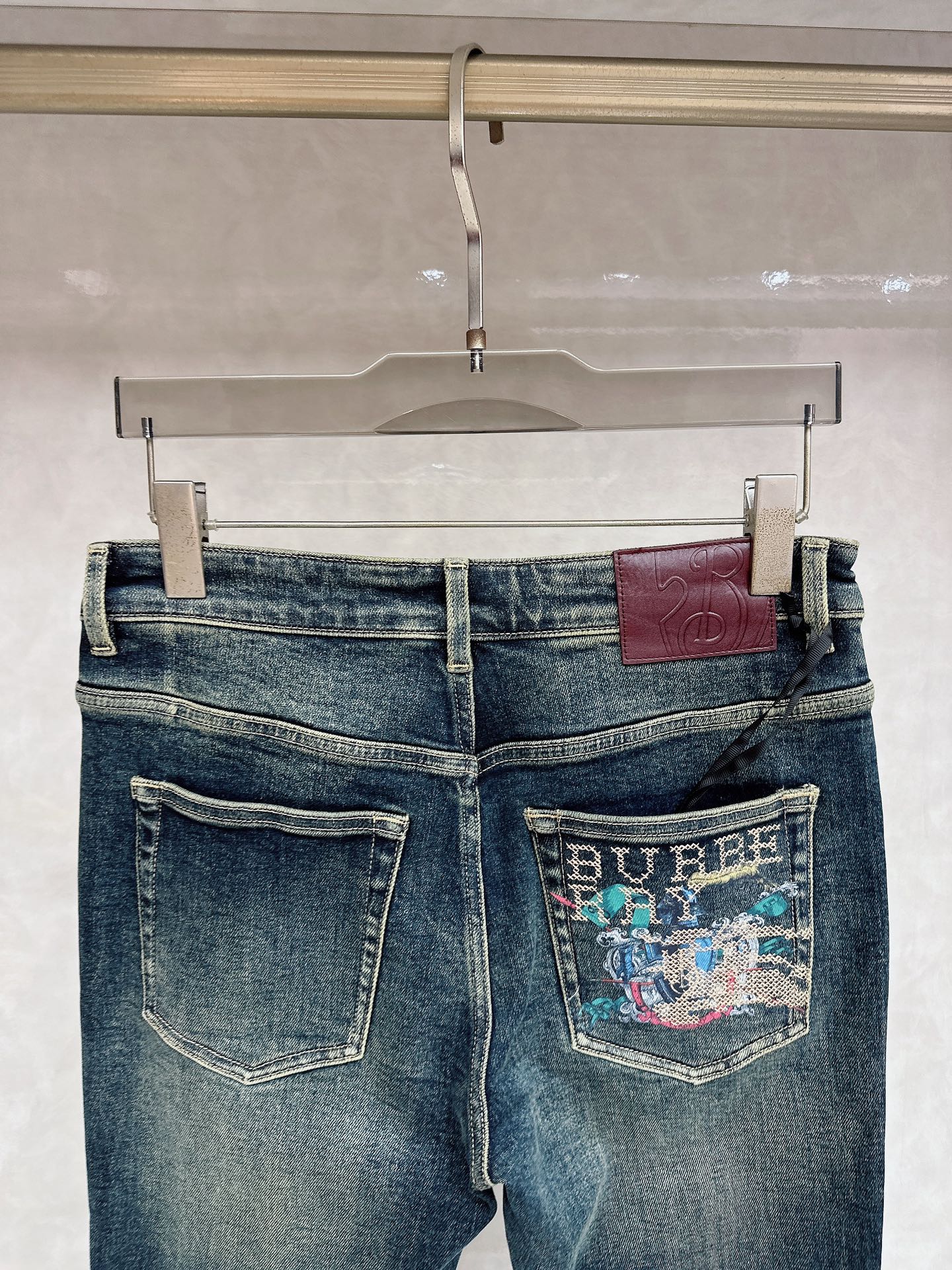 巴宝莉 2025秋冬🔥🔥新款现货上市，原单爆款牛仔裤👖超级定制款，原版五金，超级重工工艺，版型超赞👍细节