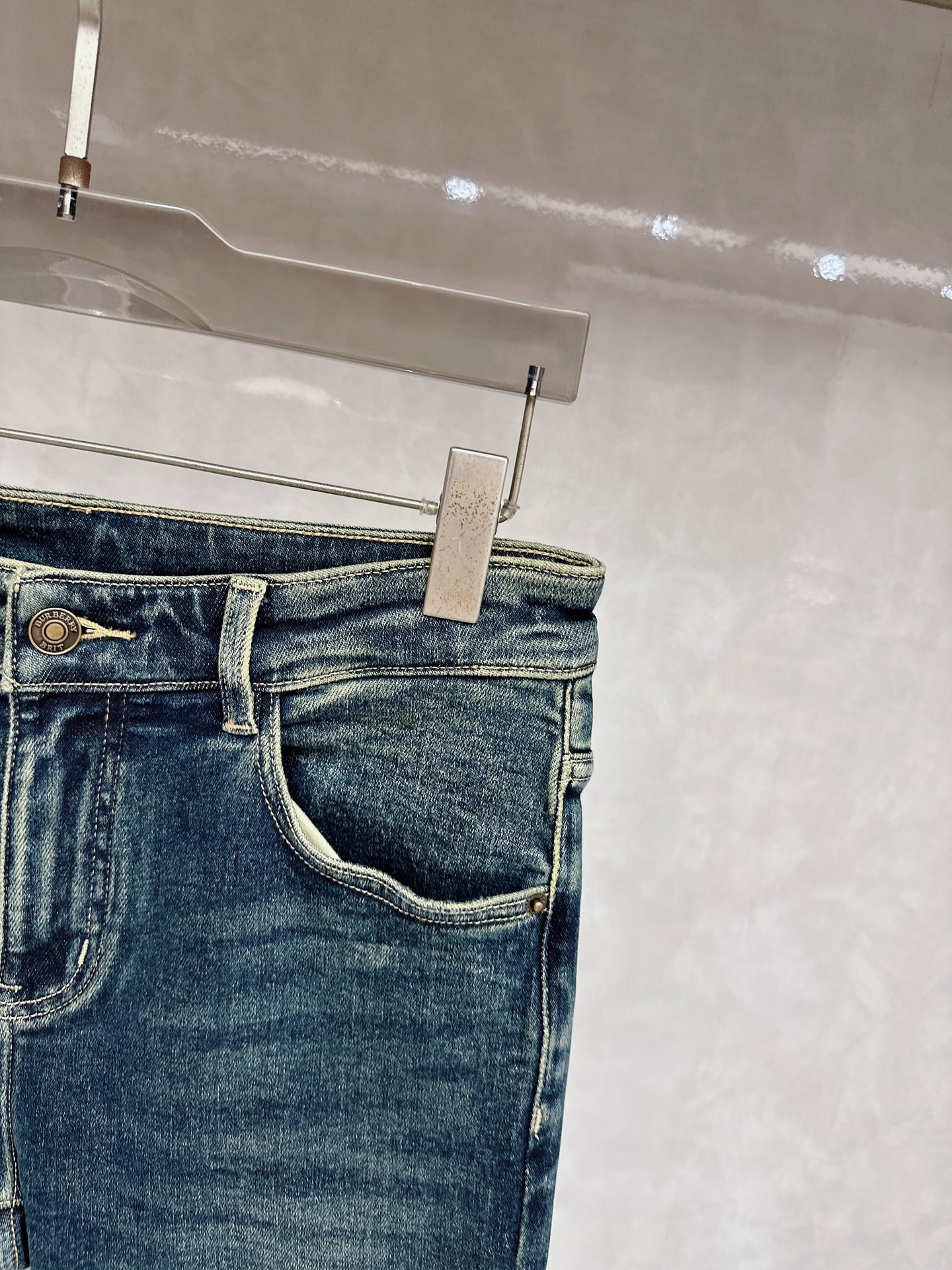 巴宝莉 2025秋冬🔥🔥新款现货上市，原单爆款牛仔裤👖超级定制款，原版五金，超级重工工艺，版型超赞👍细节