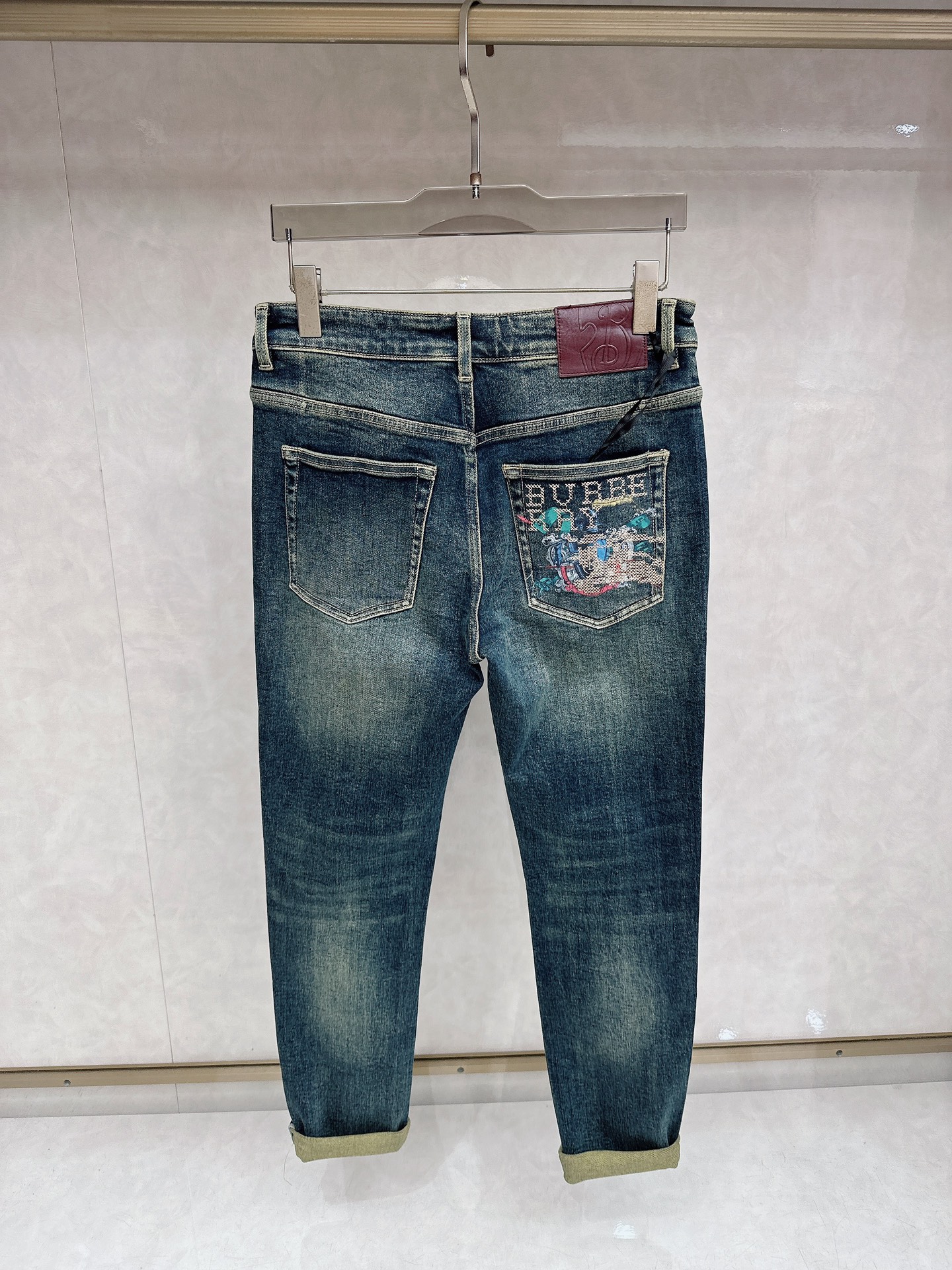 巴宝莉 2025秋冬🔥🔥新款现货上市，原单爆款牛仔裤👖超级定制款，原版五金，超级重工工艺，版型超赞👍细节