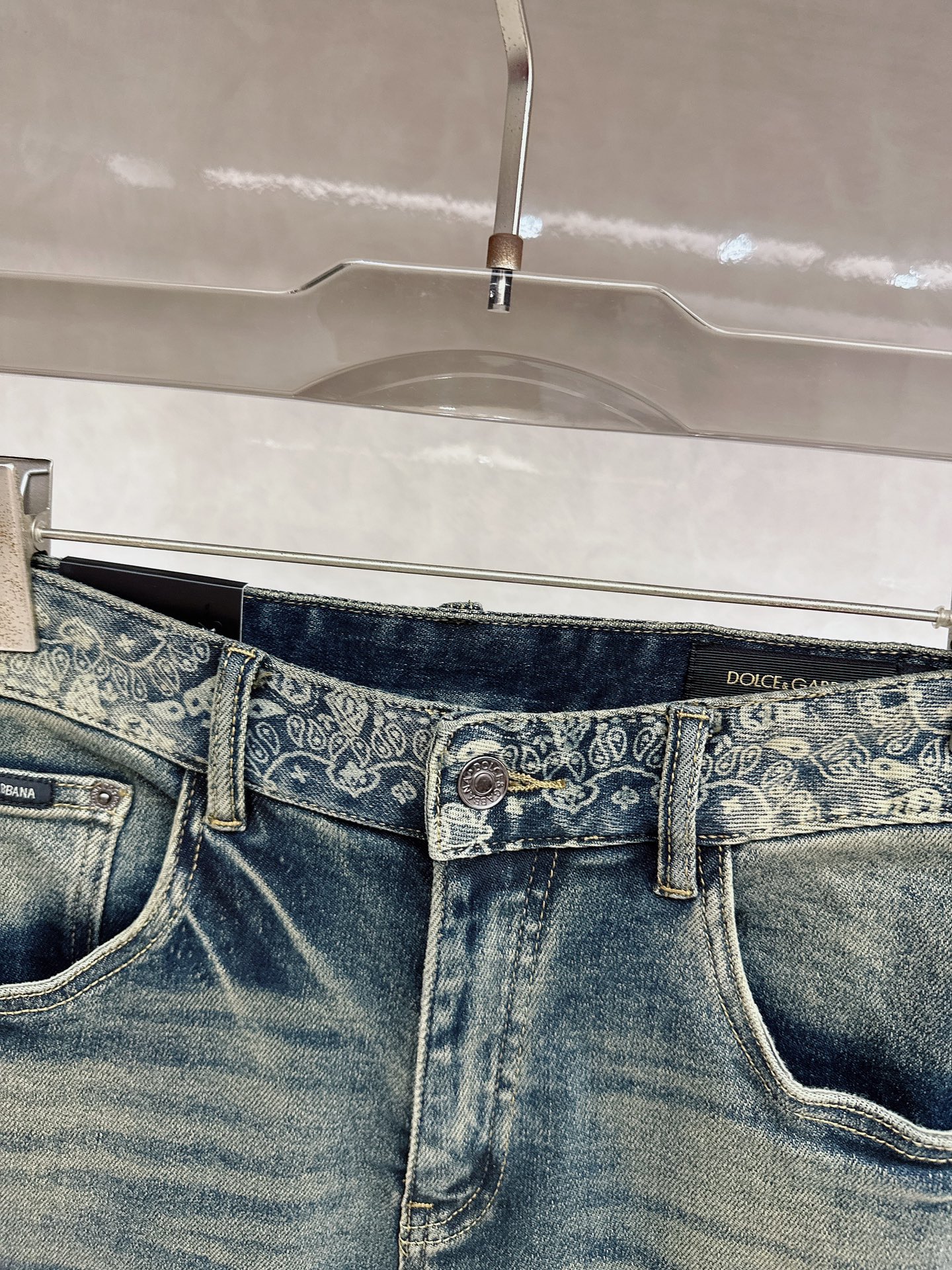 DG 2025秋冬🔥🔥新款现货上市，原单爆款牛仔裤👖超级定制款，原版五金，超级重工工艺，版型超赞👍细节做