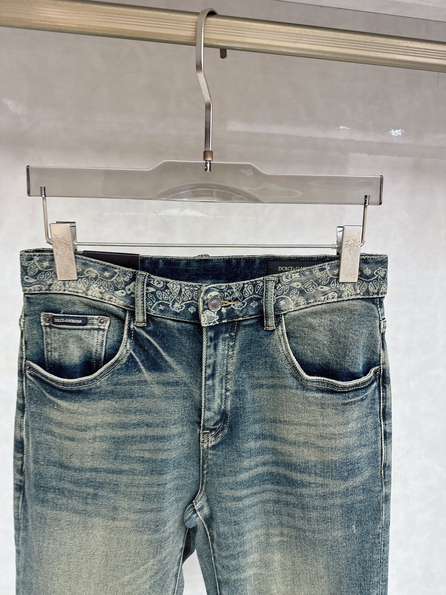 DG 2025秋冬🔥🔥新款现货上市，原单爆款牛仔裤👖超级定制款，原版五金，超级重工工艺，版型超赞👍细节做