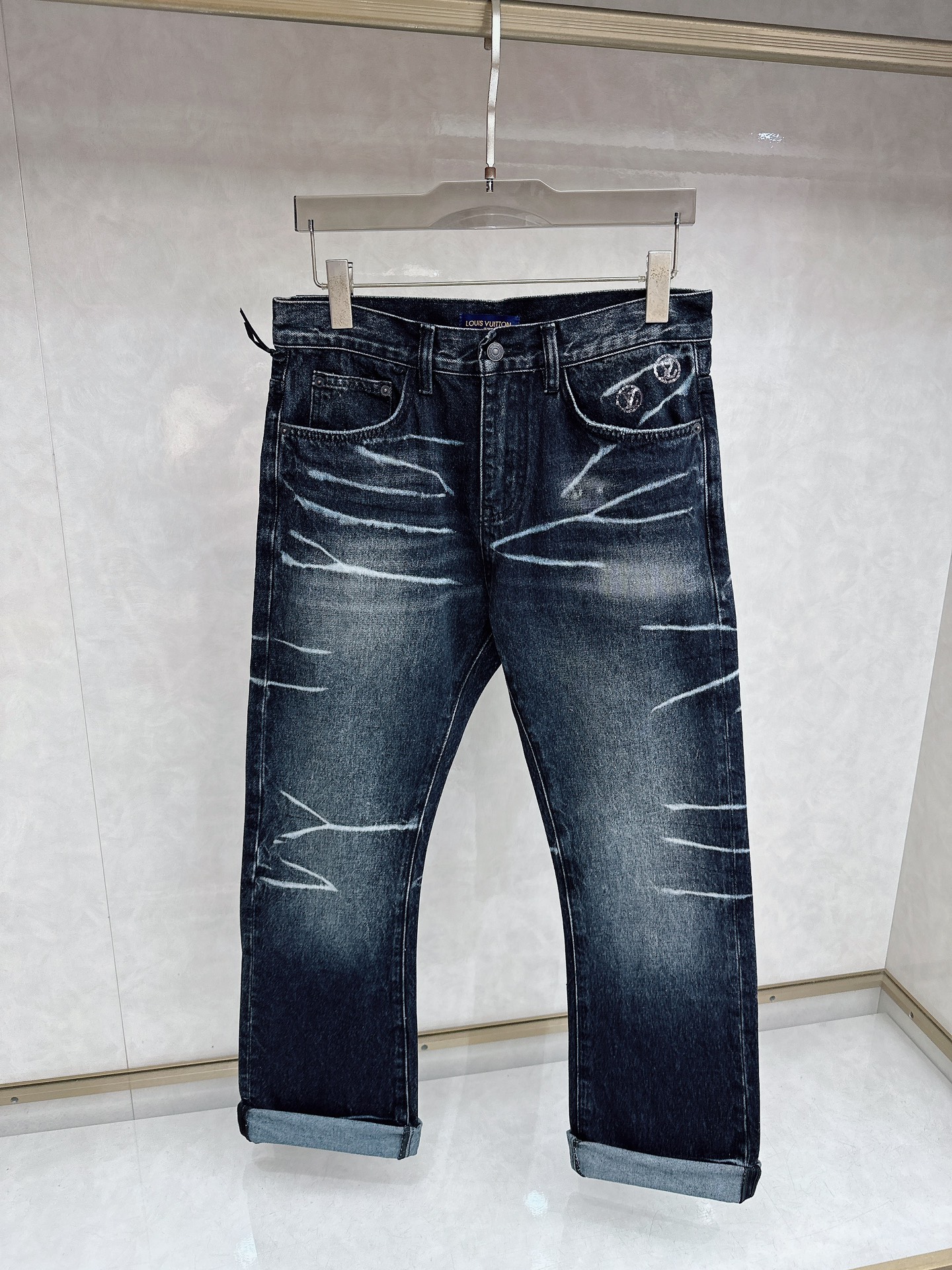 LV 2025秋冬🔥🔥新款现货上市，原单爆款牛仔裤👖超级定制款，原版五金，超级重工工艺，版型超赞👍细节做