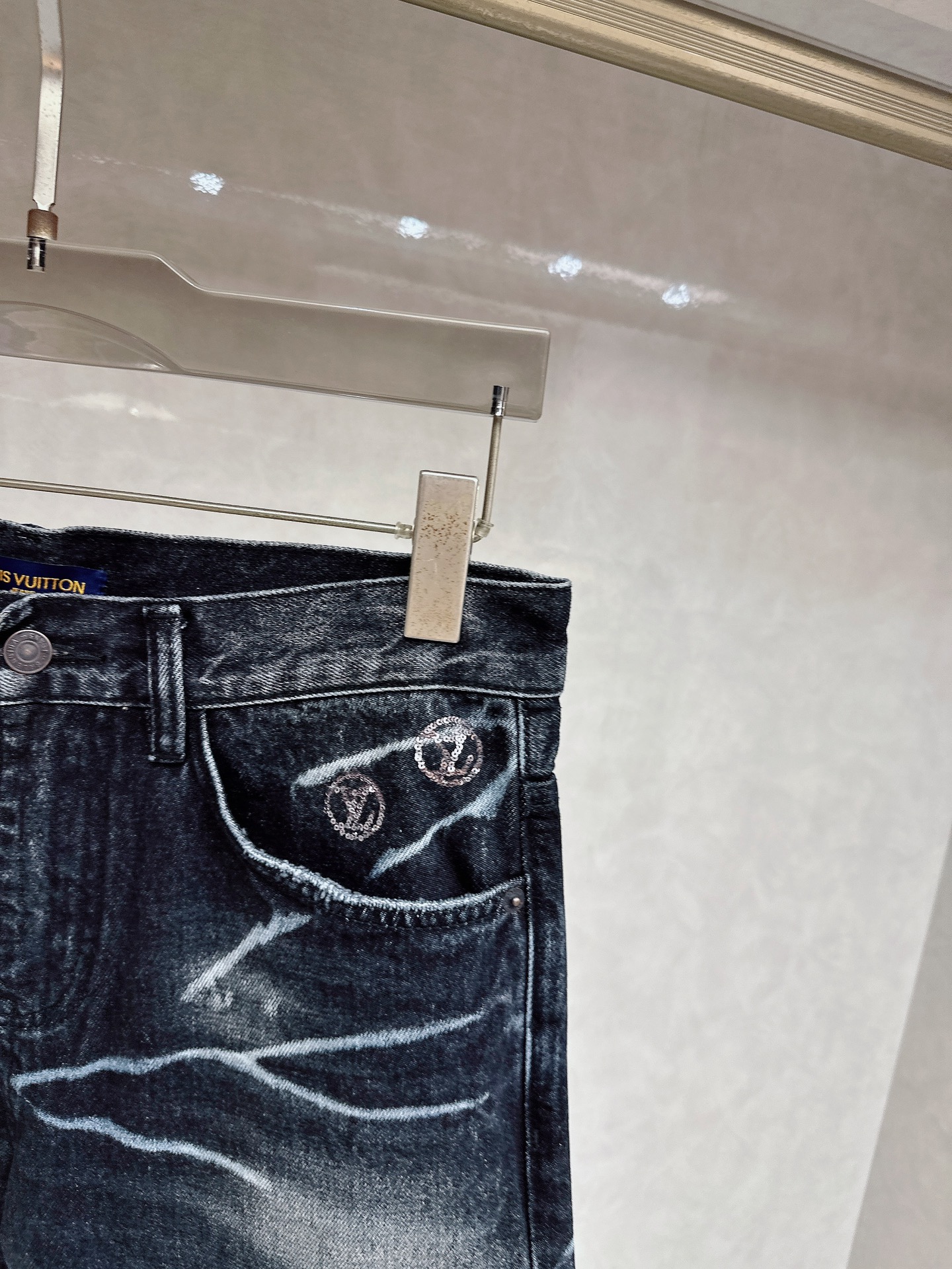 LV 2025秋冬🔥🔥新款现货上市，原单爆款牛仔裤👖超级定制款，原版五金，超级重工工艺，版型超赞👍细节做