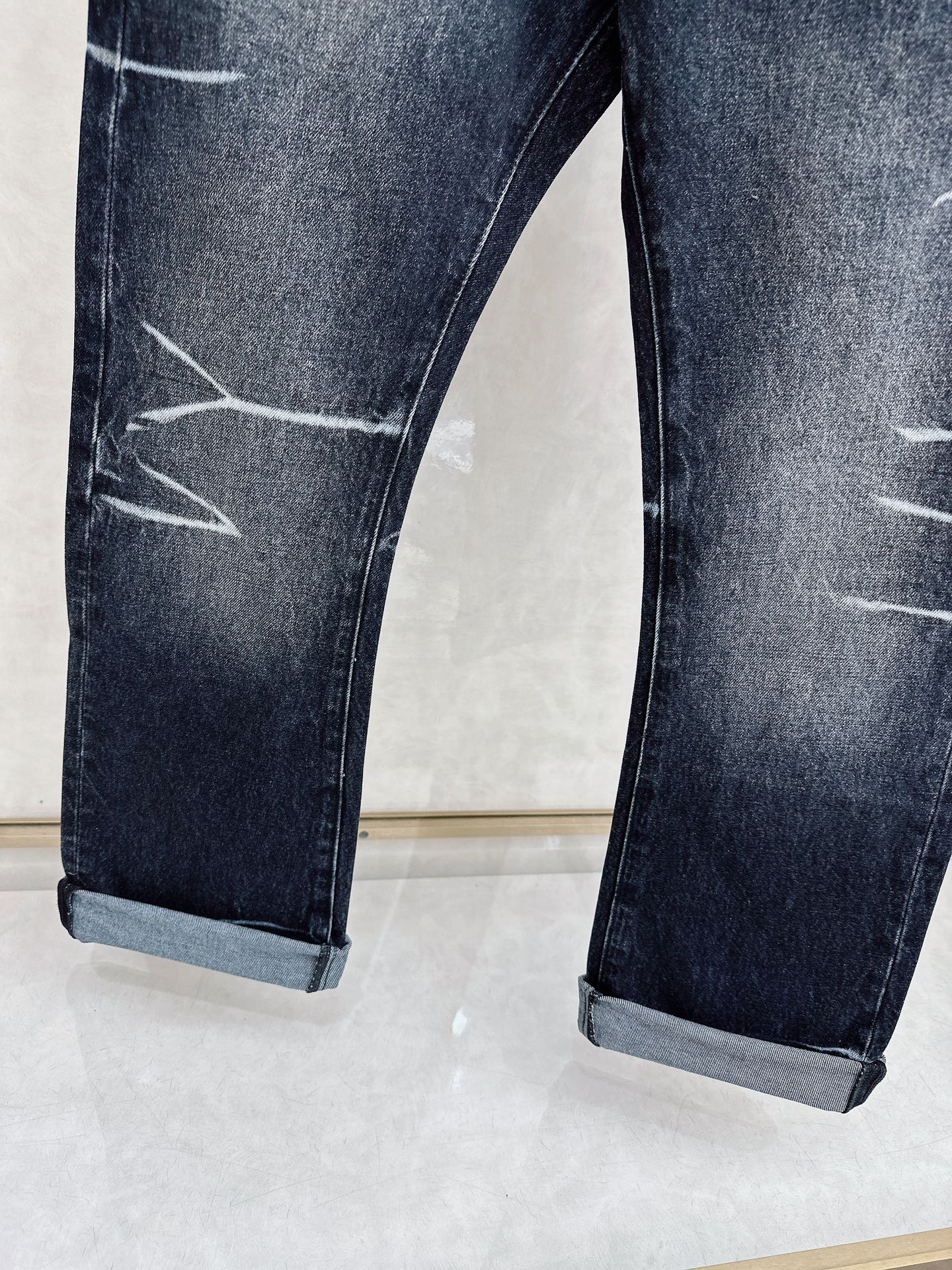 LV 2025秋冬🔥🔥新款现货上市，原单爆款牛仔裤👖超级定制款，原版五金，超级重工工艺，版型超赞👍细节做