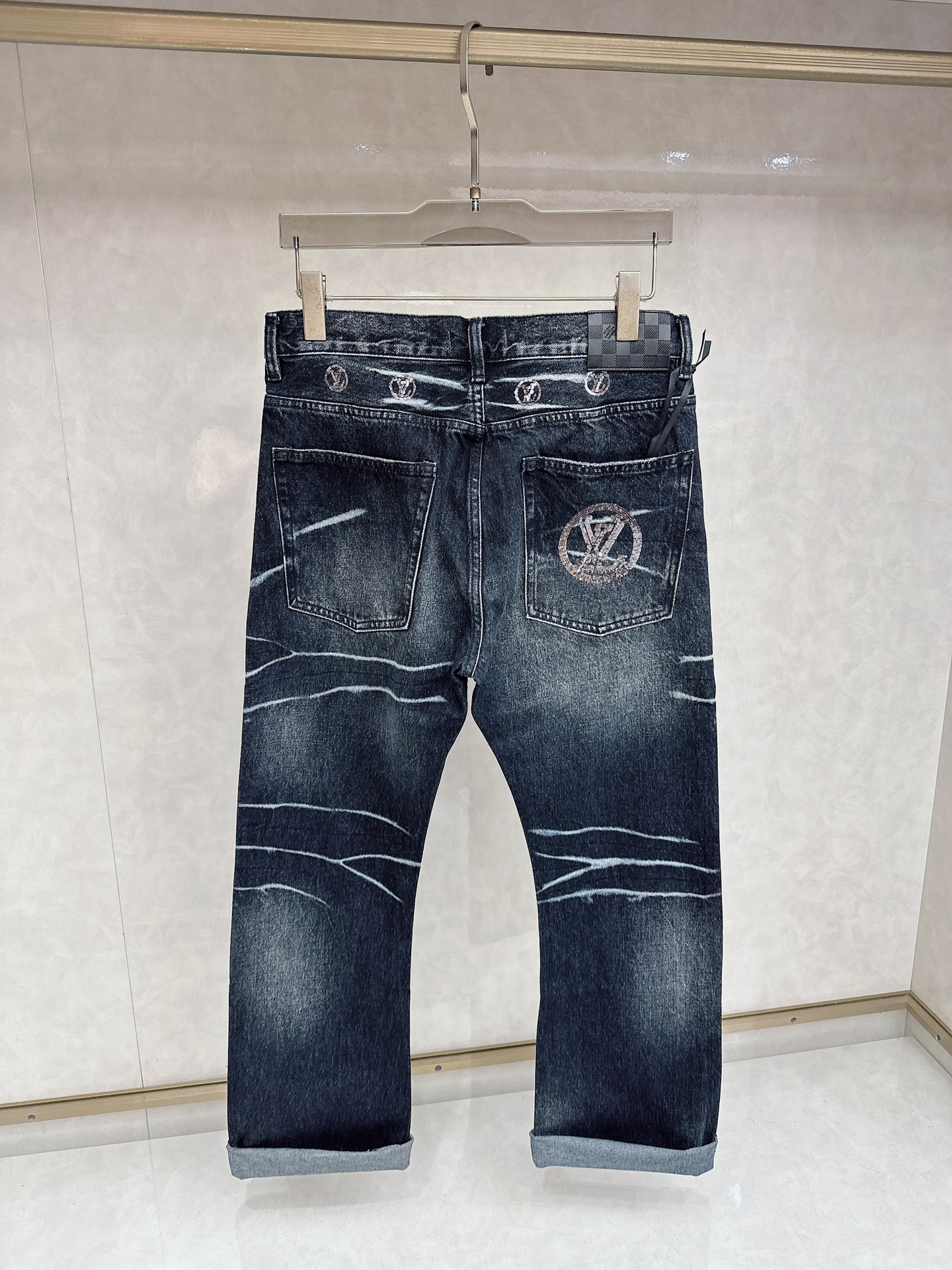 LV 2025秋冬🔥🔥新款现货上市，原单爆款牛仔裤👖超级定制款，原版五金，超级重工工艺，版型超赞👍细节做