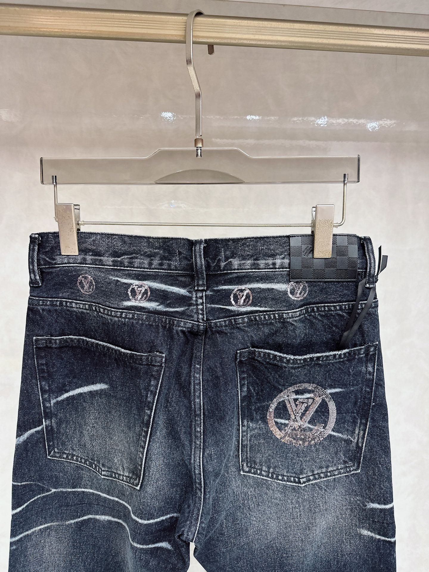 LV 2025秋冬🔥🔥新款现货上市，原单爆款牛仔裤👖超级定制款，原版五金，超级重工工艺，版型超赞👍细节做