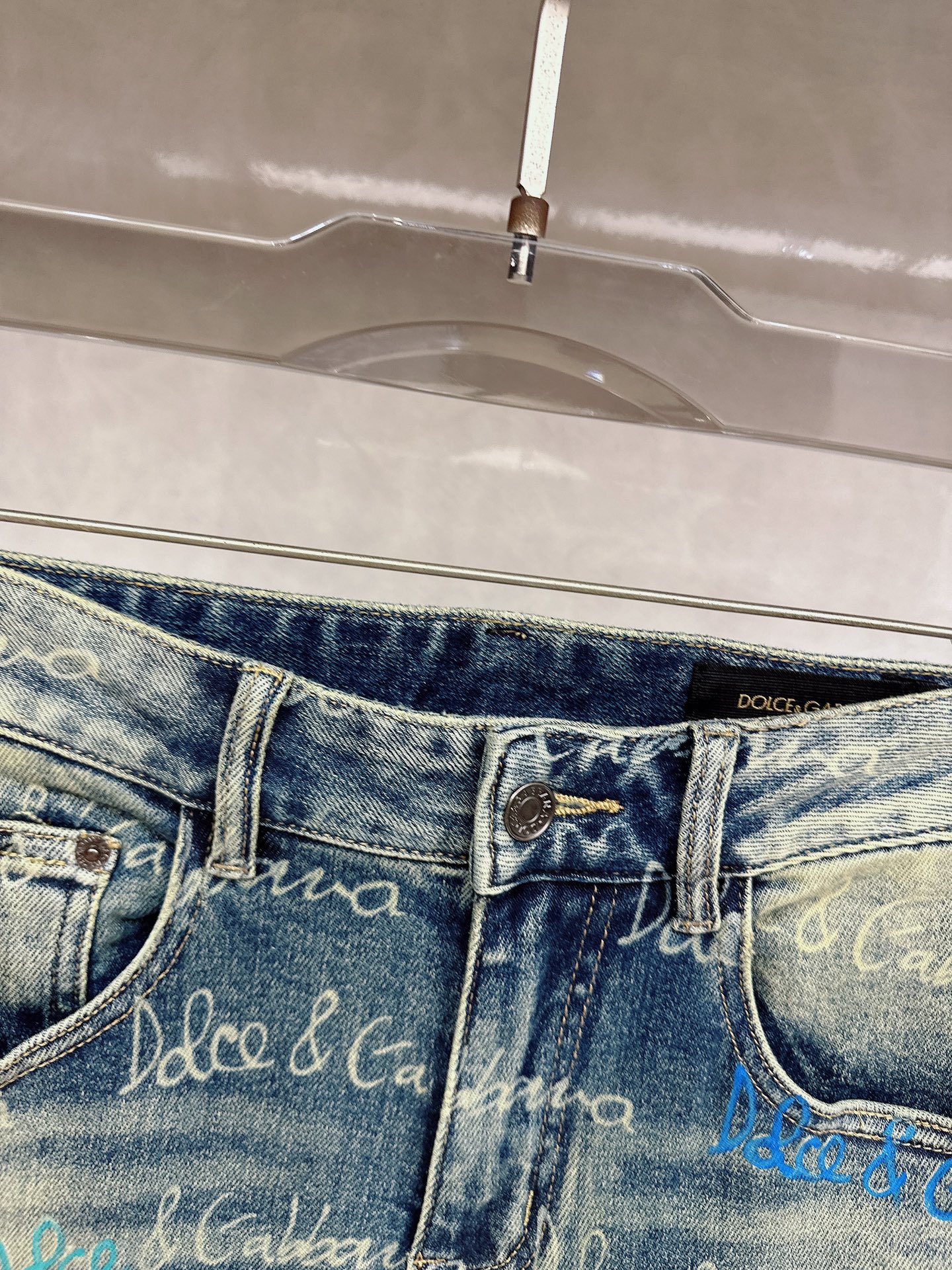 DG 2025秋冬🔥🔥新款现货上市，原单爆款牛仔裤👖超级定制款，原版五金，超级重工工艺，版型超赞👍细节做