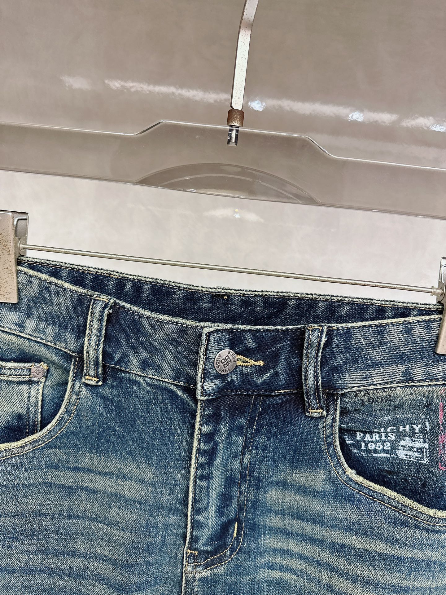 纪梵希 2025秋冬🔥🔥新款现货上市，原单爆款牛仔裤👖超级定制款，原版五金，超级重工工艺，版型超赞👍细节