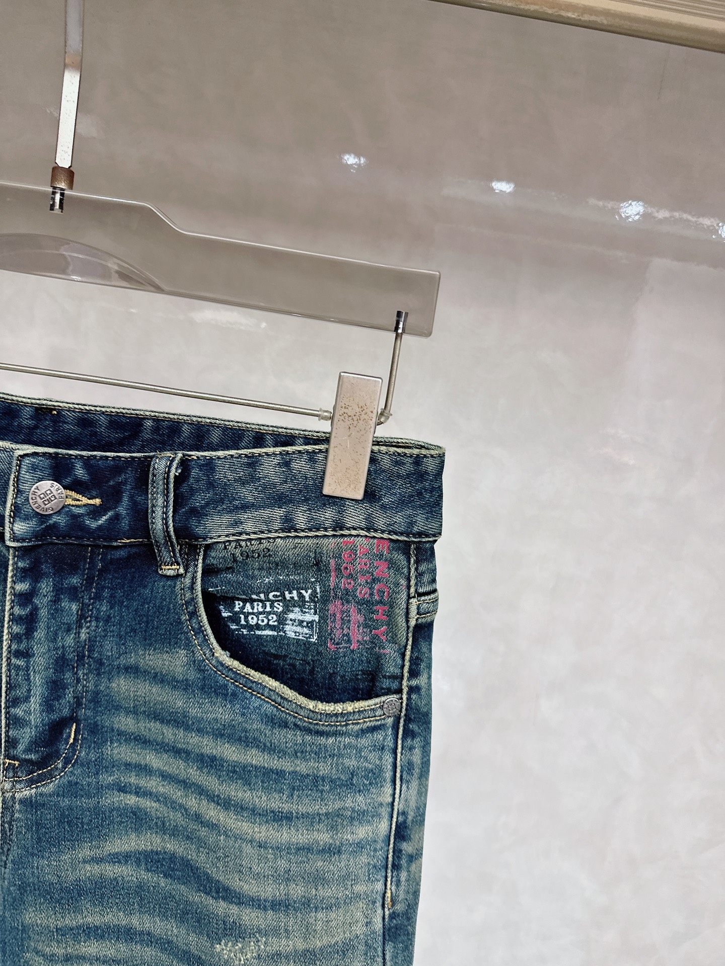 纪梵希 2025秋冬🔥🔥新款现货上市，原单爆款牛仔裤👖超级定制款，原版五金，超级重工工艺，版型超赞👍细节