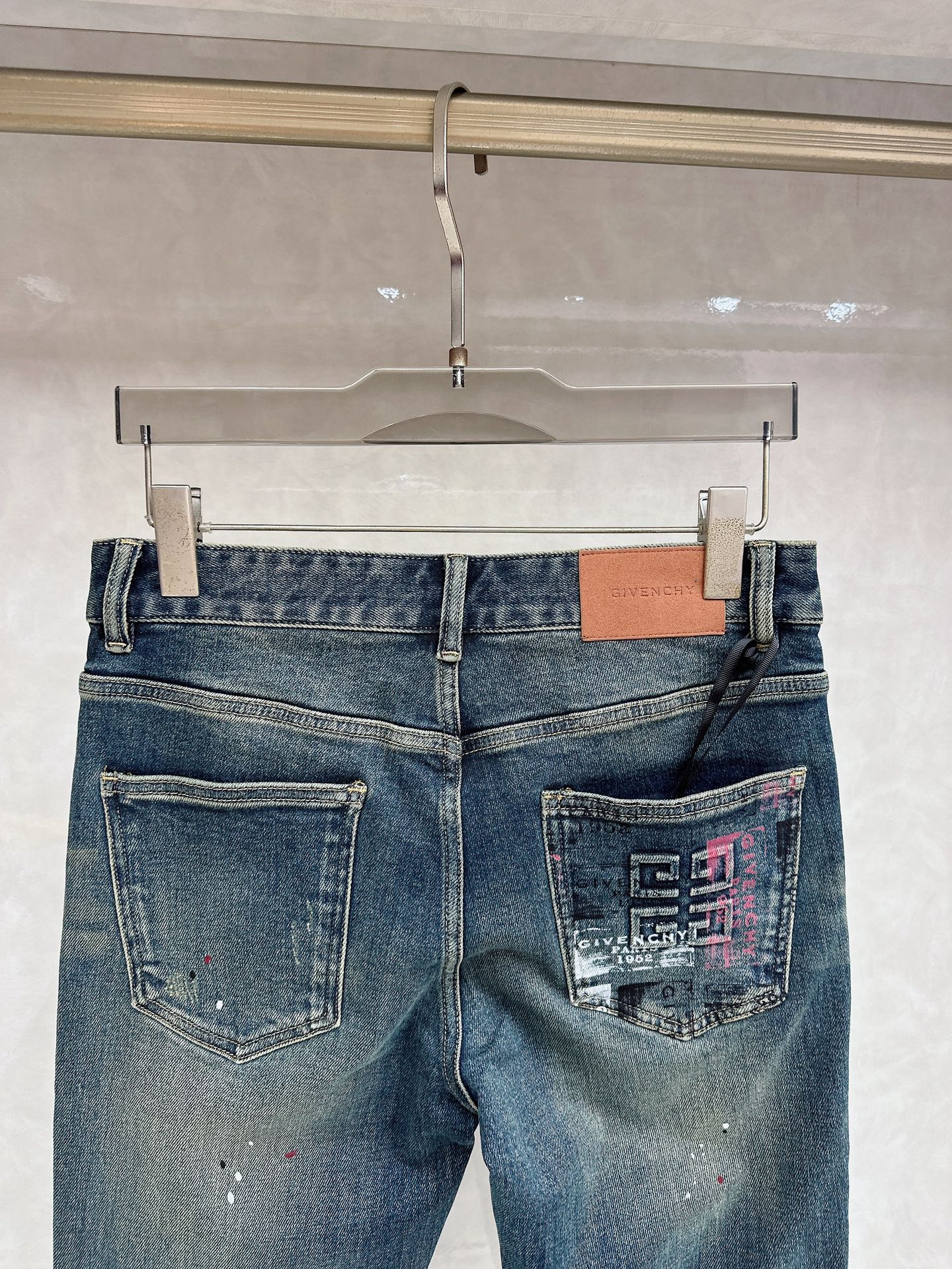 纪梵希 2025秋冬🔥🔥新款现货上市，原单爆款牛仔裤👖超级定制款，原版五金，超级重工工艺，版型超赞👍细节