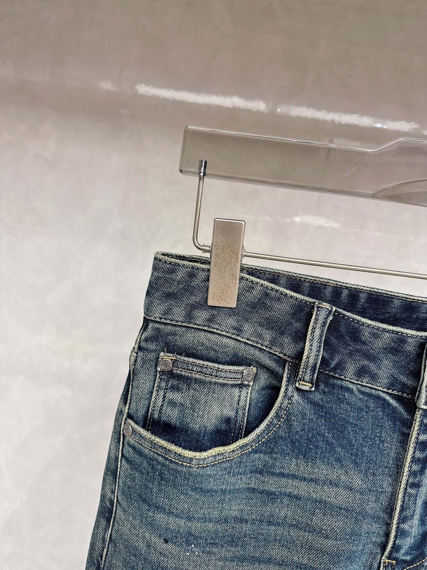 纪梵希 2025秋冬🔥🔥新款现货上市，原单爆款牛仔裤👖超级定制款，原版五金，超级重工工艺，版型超赞👍细节