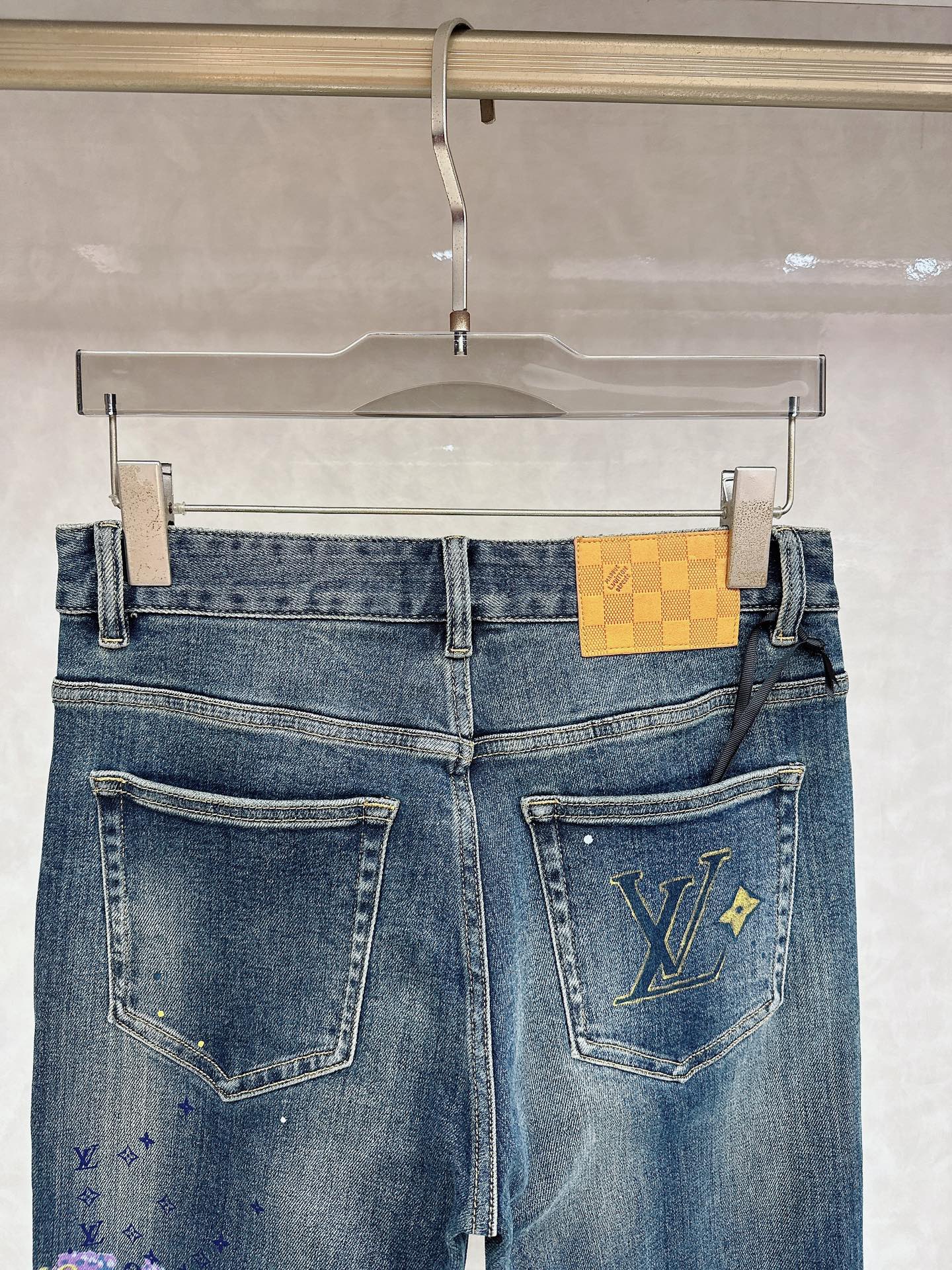 LV 2025秋冬🔥🔥新款现货上市，原单爆款牛仔裤👖超级定制款，原版五金，超级重工工艺，版型超赞👍细节做