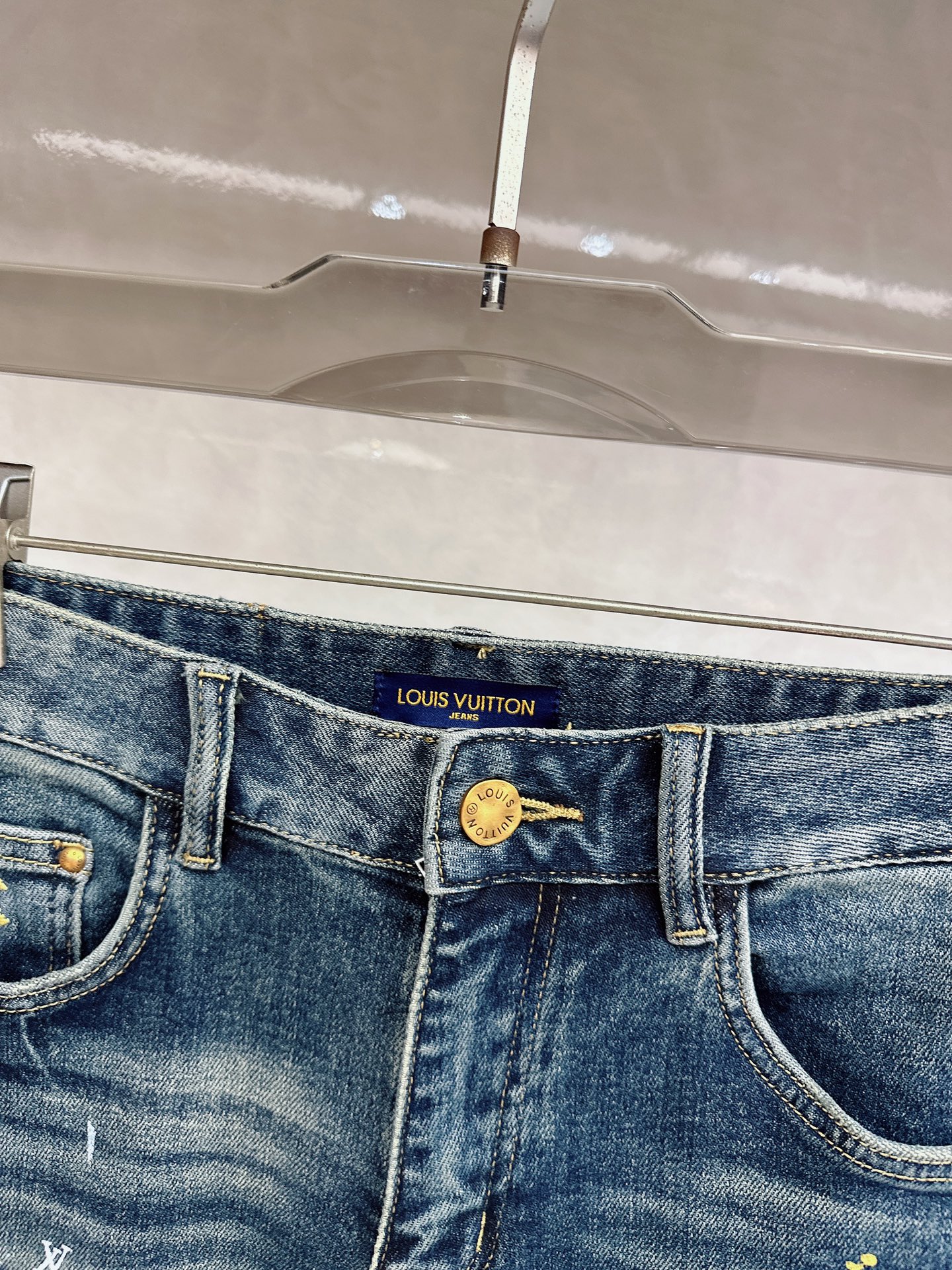 LV 2025秋冬🔥🔥新款现货上市，原单爆款牛仔裤👖超级定制款，原版五金，超级重工工艺，版型超赞👍细节做