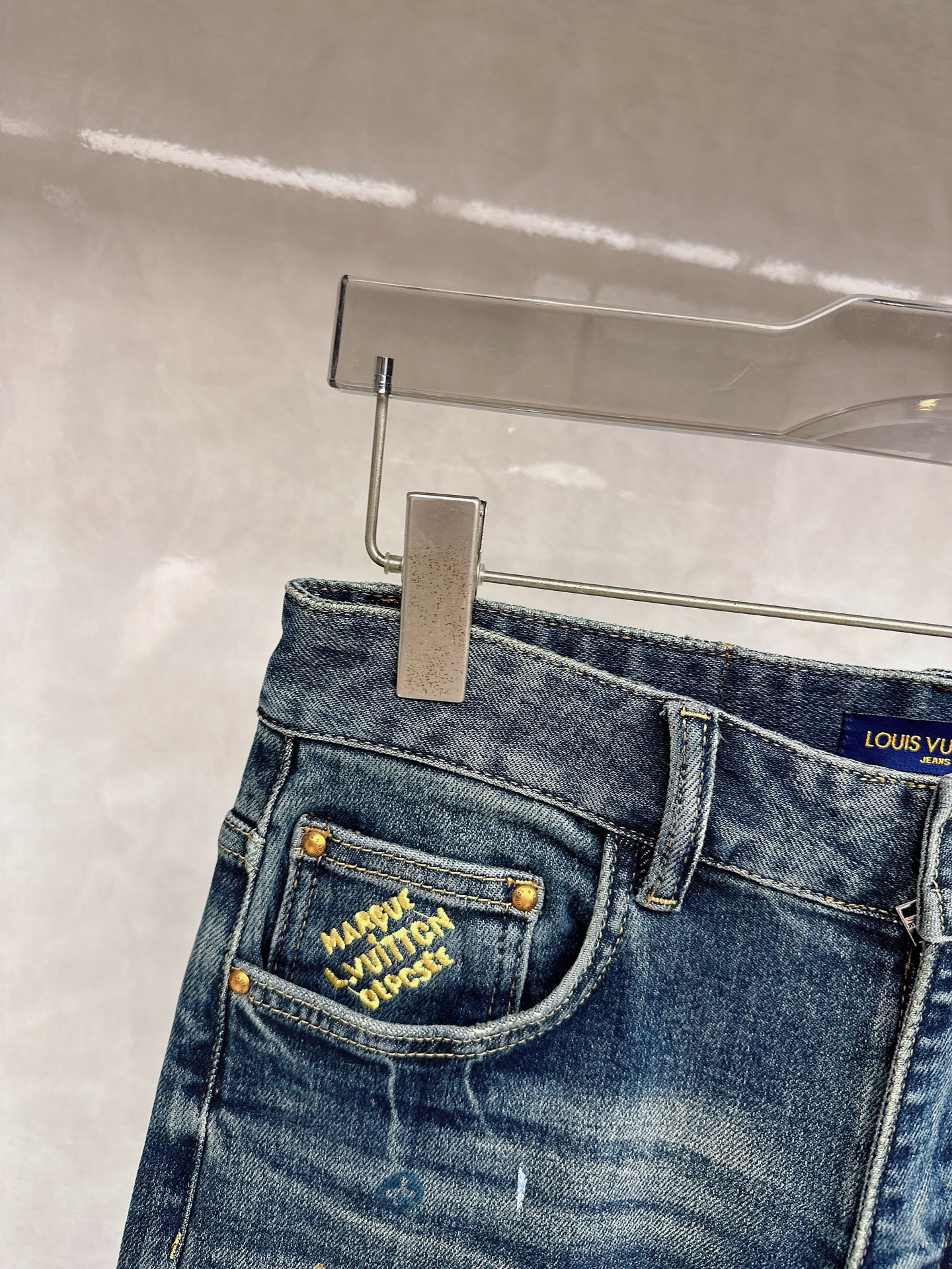 LV 2025秋冬🔥🔥新款现货上市，原单爆款牛仔裤👖超级定制款，原版五金，超级重工工艺，版型超赞👍细节做