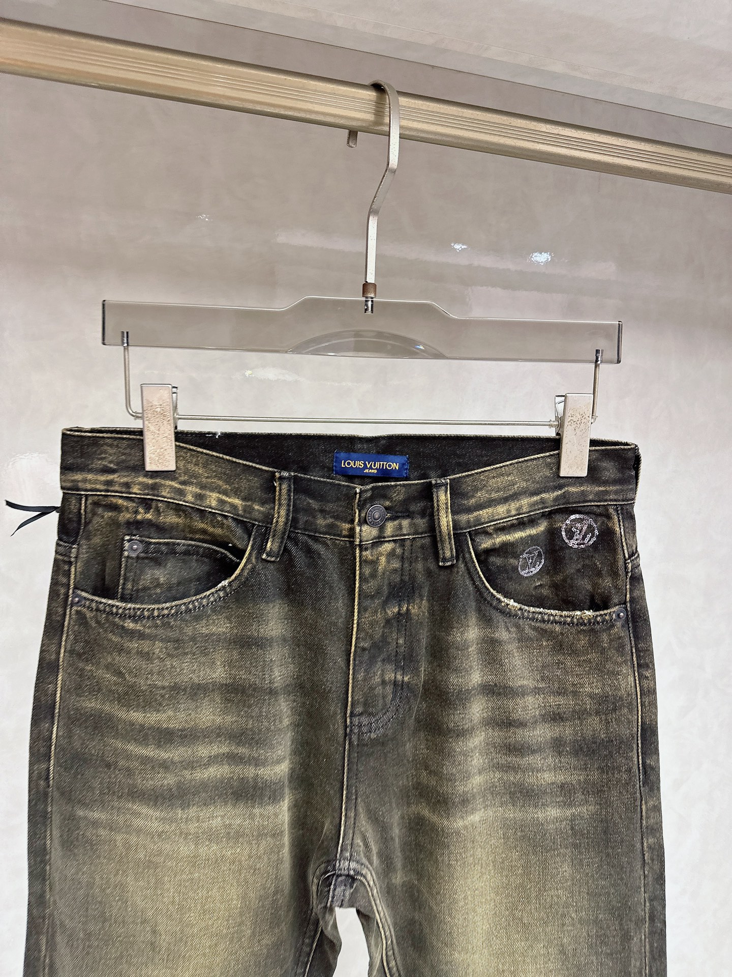 LV 2025秋冬🔥🔥新款现货上市，原单爆款牛仔裤👖超级定制款，原版五金，超级重工工艺，版型超赞👍细节做