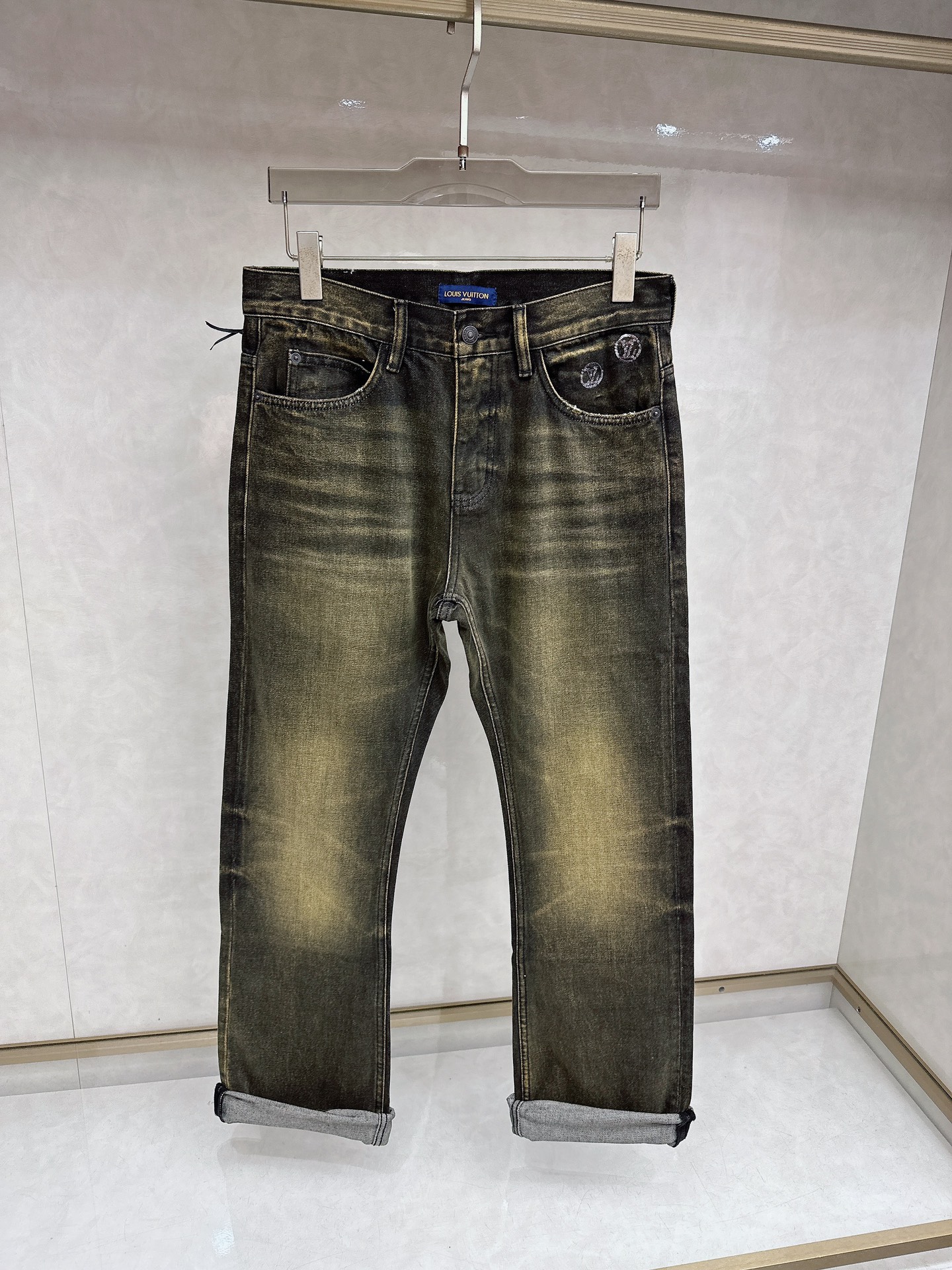 LV 2025秋冬🔥🔥新款现货上市，原单爆款牛仔裤👖超级定制款，原版五金，超级重工工艺，版型超赞👍细节做