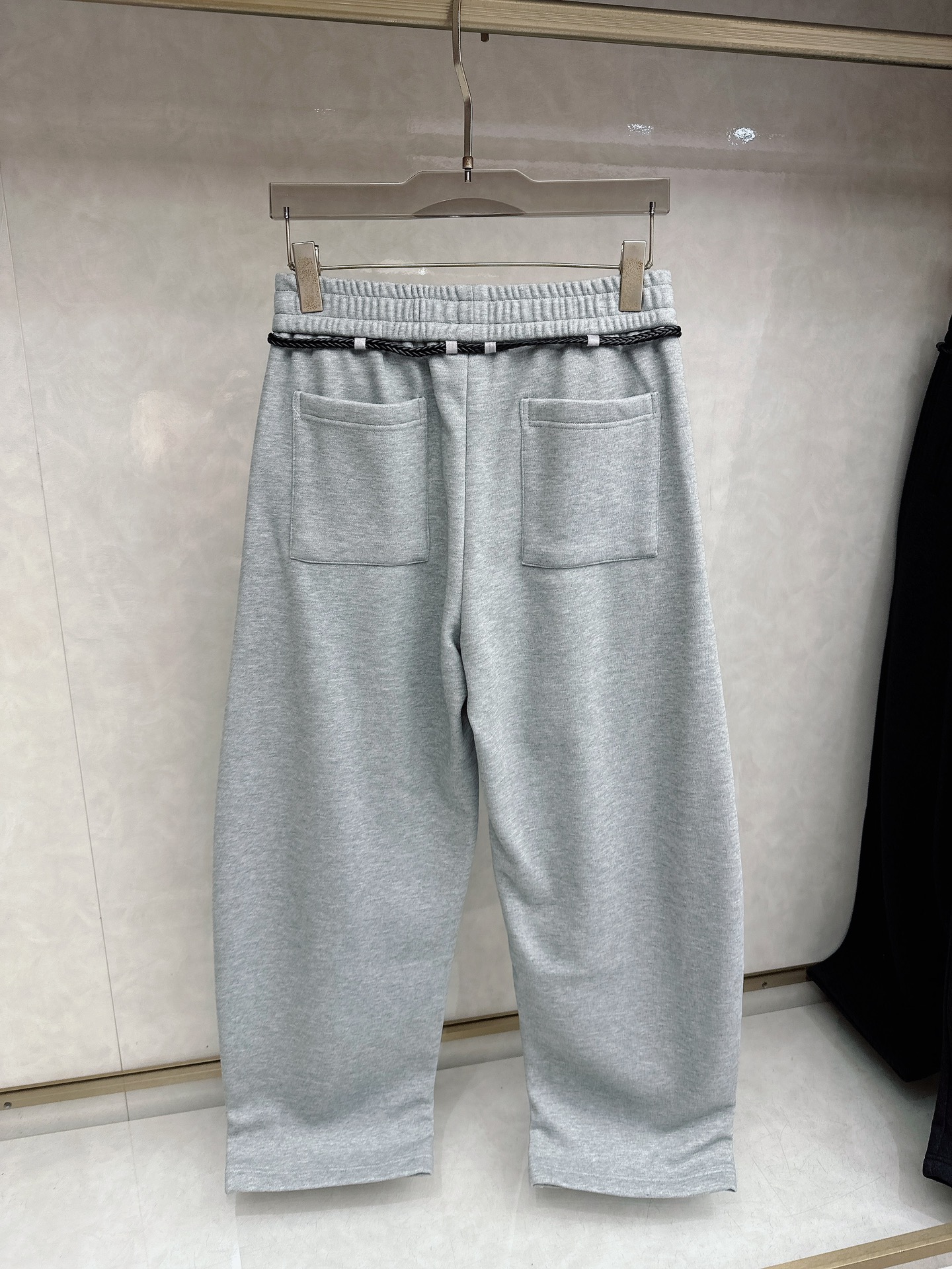 罗意威 2025新款加绒加厚长裤，香港洋行渠道货，高级优质棉质面料，绒面内里，细腻柔软程度非同一般。金属