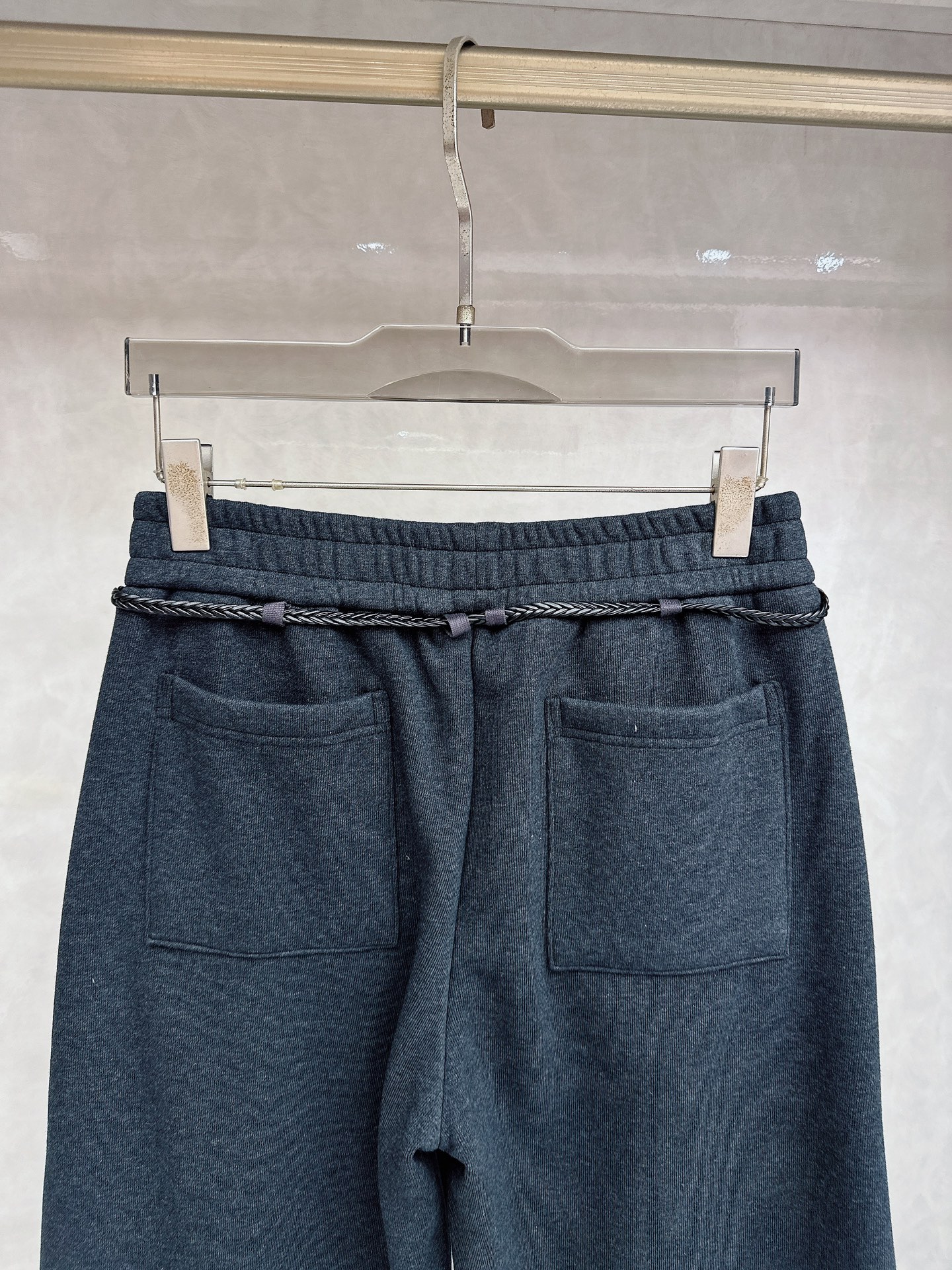 罗意威 2025新款加绒加厚长裤，香港洋行渠道货，高级优质棉质面料，绒面内里，细腻柔软程度非同一般。金属