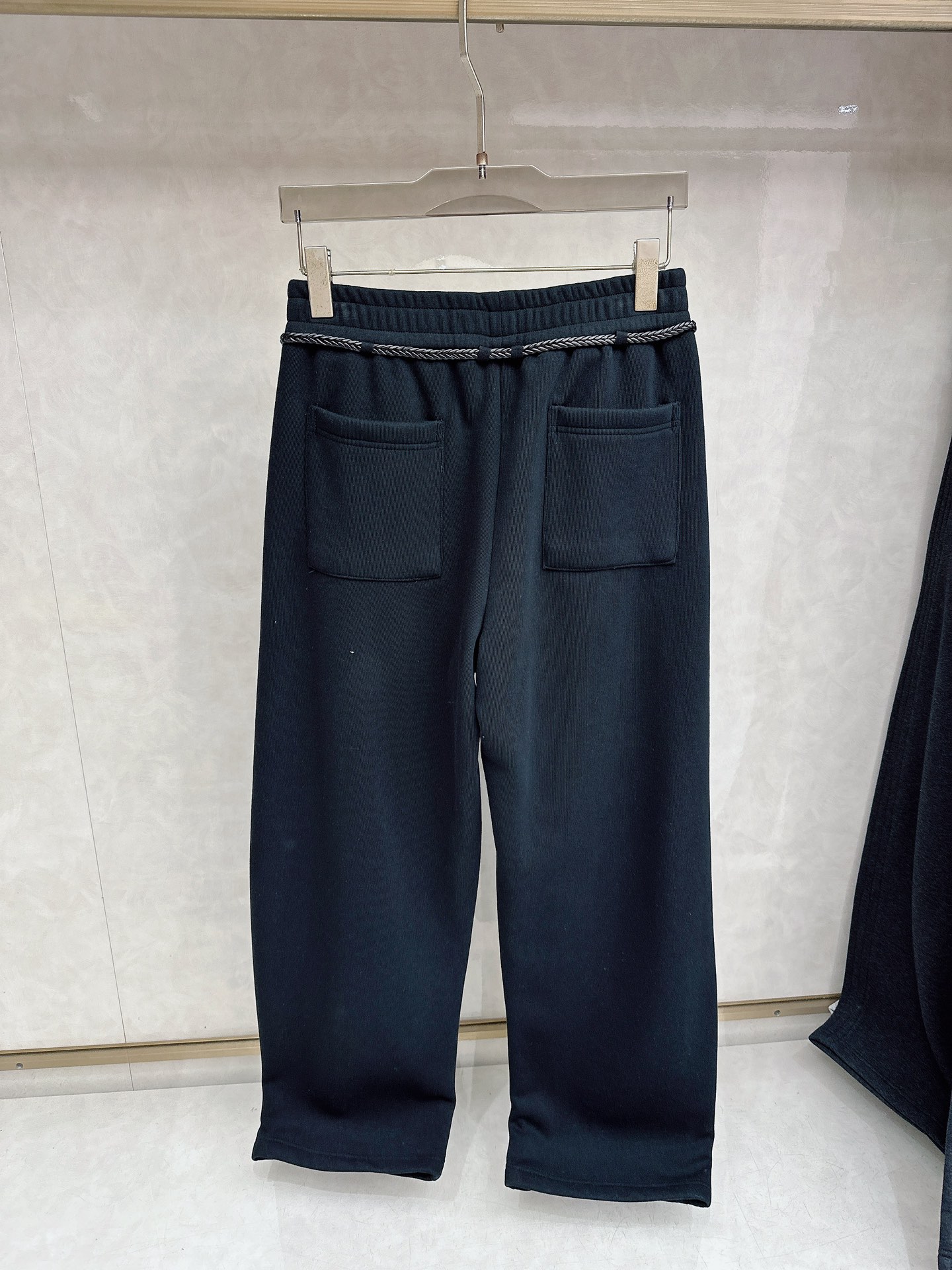 罗意威 2025新款加绒加厚长裤，香港洋行渠道货，高级优质棉质面料，绒面内里，细腻柔软程度非同一般。金属