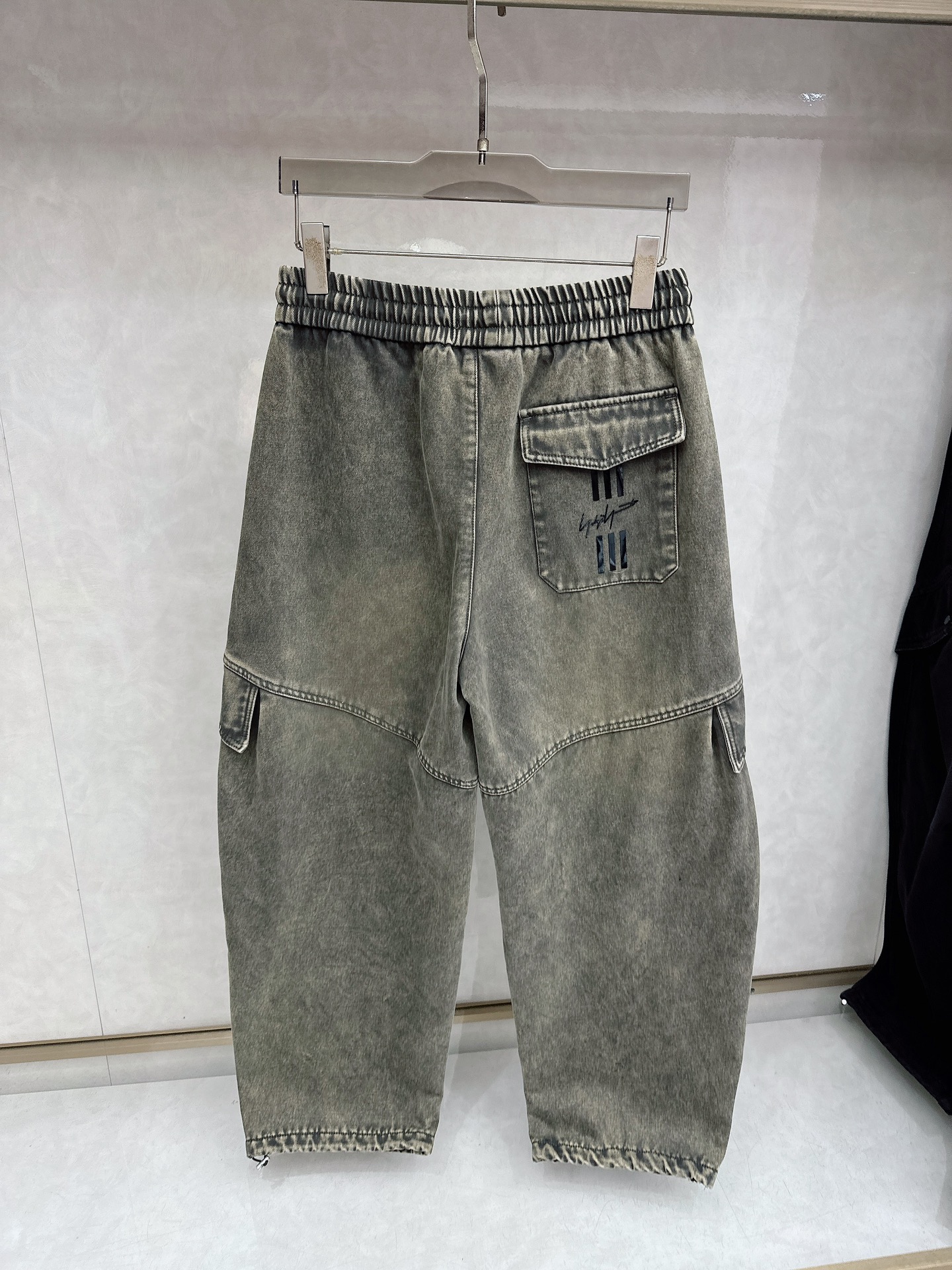 Y3🔥🔥休闲直筒工装长裤，采用优质斜纹材质，挺括有型，侧边工装口袋设计，超级好看，上身足够吸睛且回头率爆