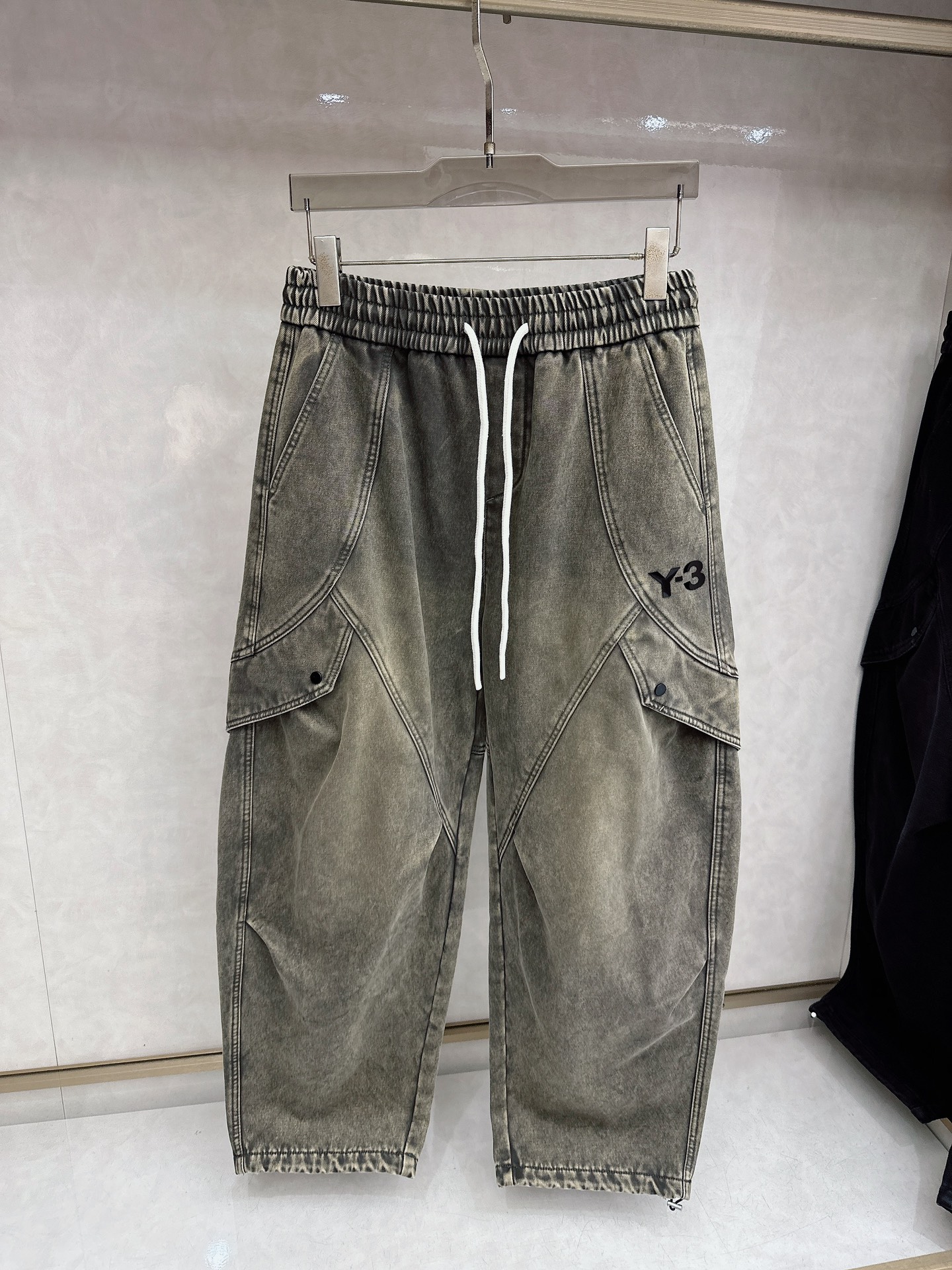 Y3🔥🔥休闲直筒工装长裤，采用优质斜纹材质，挺括有型，侧边工装口袋设计，超级好看，上身足够吸睛且回头率爆