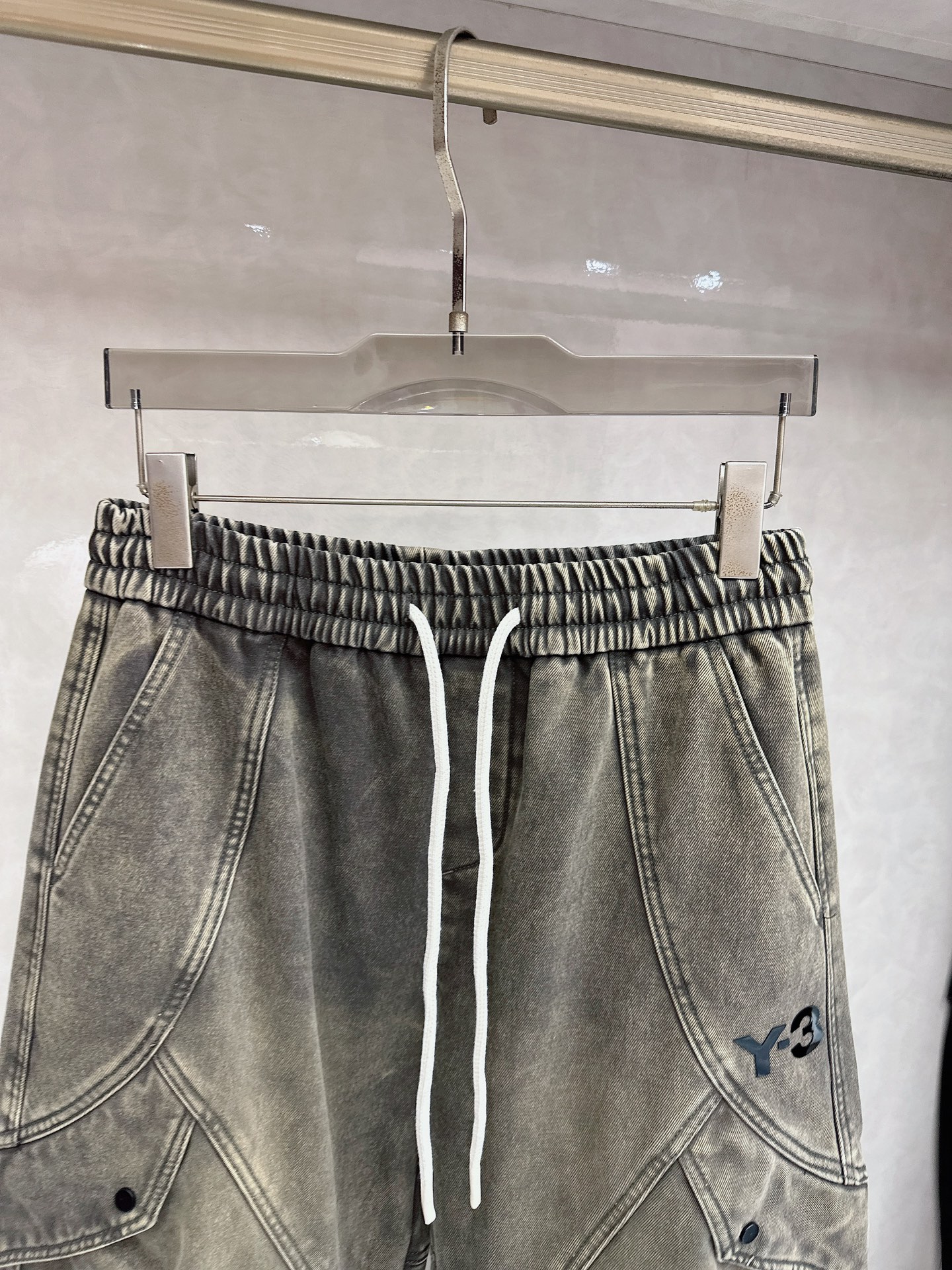 Y3🔥🔥休闲直筒工装长裤，采用优质斜纹材质，挺括有型，侧边工装口袋设计，超级好看，上身足够吸睛且回头率爆