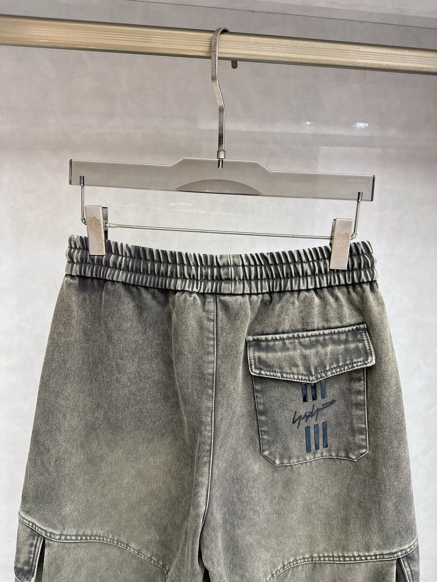 Y3🔥🔥休闲直筒工装长裤，采用优质斜纹材质，挺括有型，侧边工装口袋设计，超级好看，上身足够吸睛且回头率爆