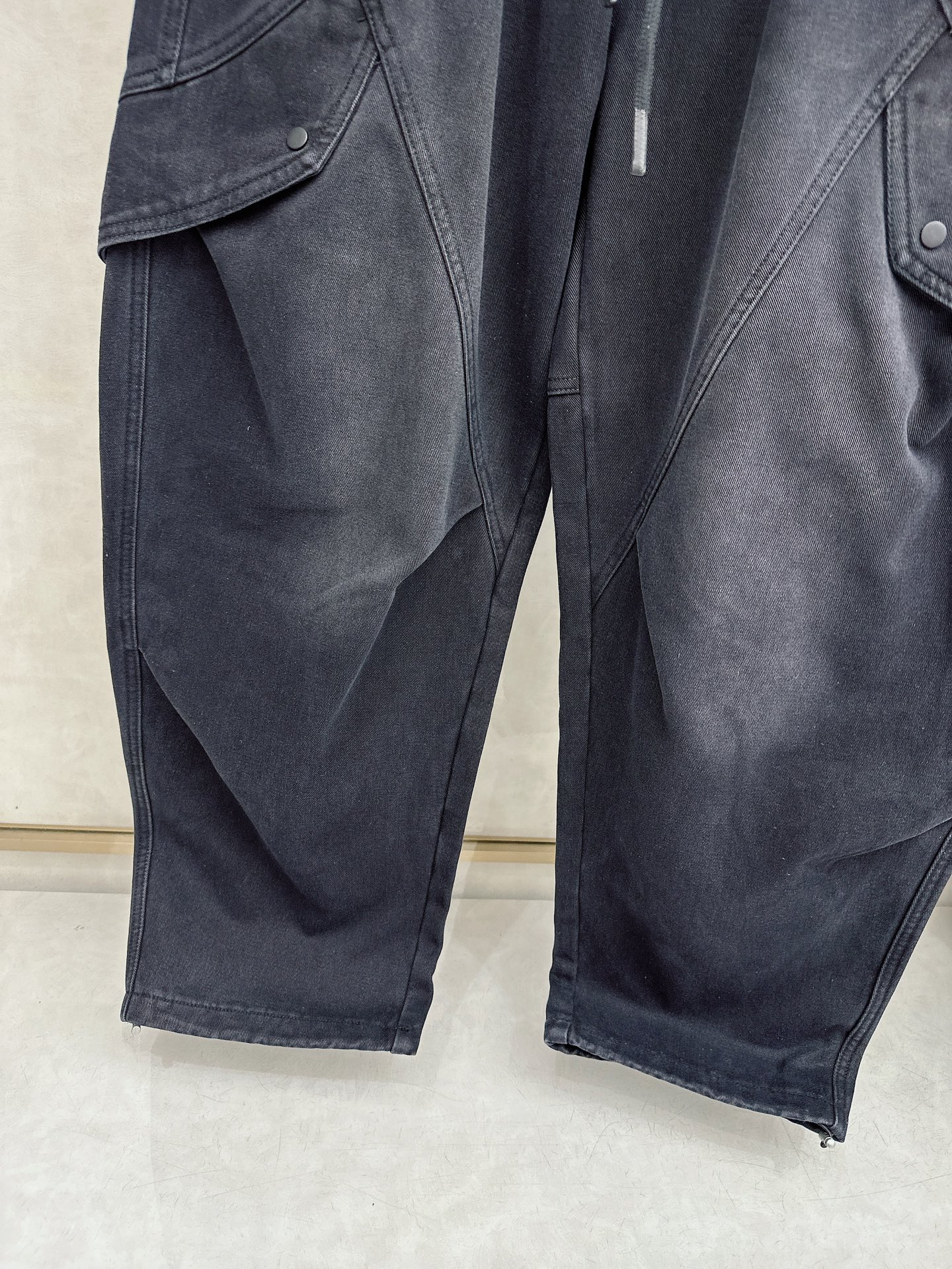 Y3🔥🔥休闲直筒工装长裤，采用优质斜纹材质，挺括有型，侧边工装口袋设计，超级好看，上身足够吸睛且回头率爆