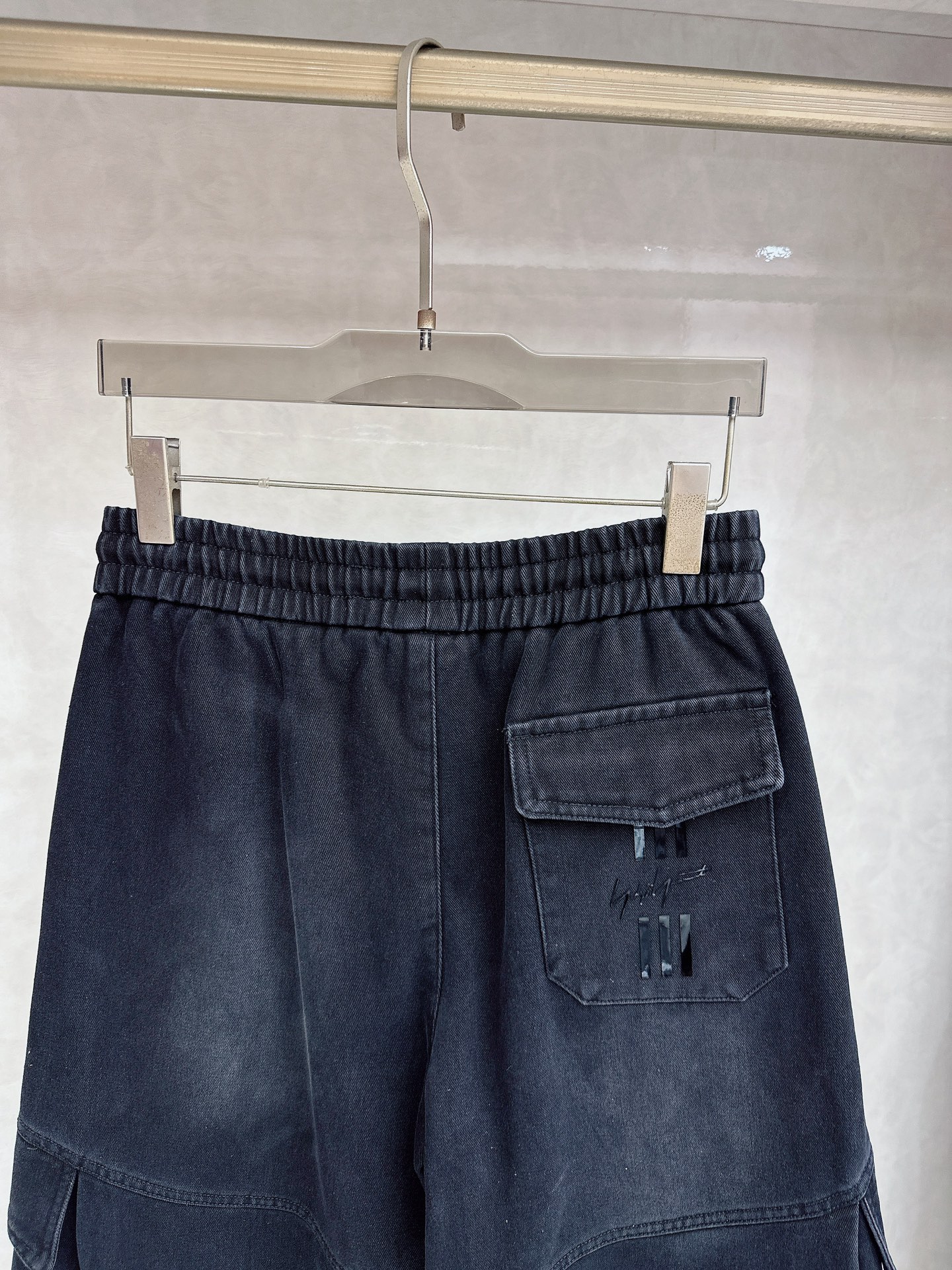 Y3🔥🔥休闲直筒工装长裤，采用优质斜纹材质，挺括有型，侧边工装口袋设计，超级好看，上身足够吸睛且回头率爆