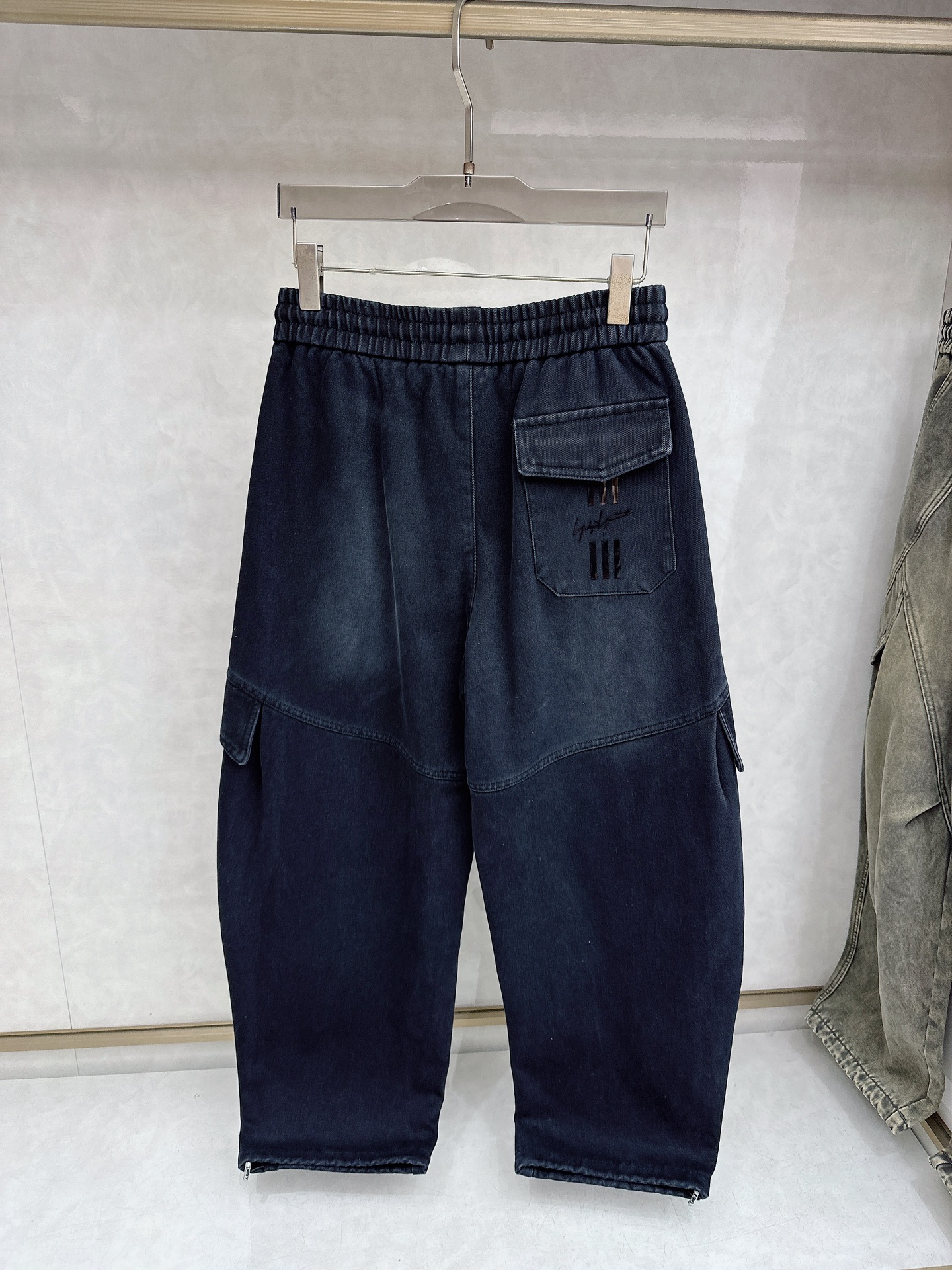 Y3🔥🔥休闲直筒工装长裤，采用优质斜纹材质，挺括有型，侧边工装口袋设计，超级好看，上身足够吸睛且回头率爆