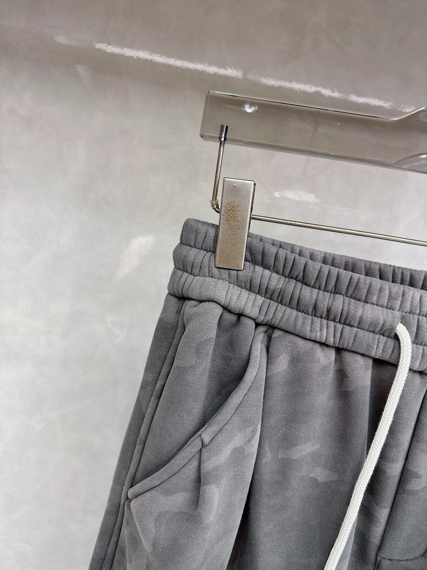 CD乂石头岛🔥🔥休闲迷彩直筒长裤，采用优质斜纹材质，挺括有型，侧边章仔标识点缀，整体迷彩上身足够吸睛且回