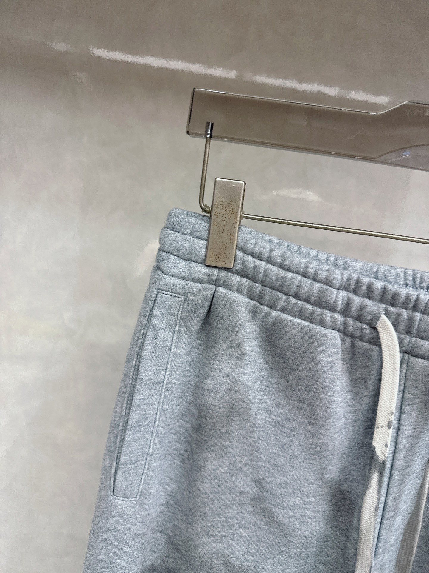 😊 🔥🔥冬季新款休闲裤，采用优质纯棉加绒面料，手感柔软舒适，保暖性强，采用皮牌点缀，低调奢华，超级好看！