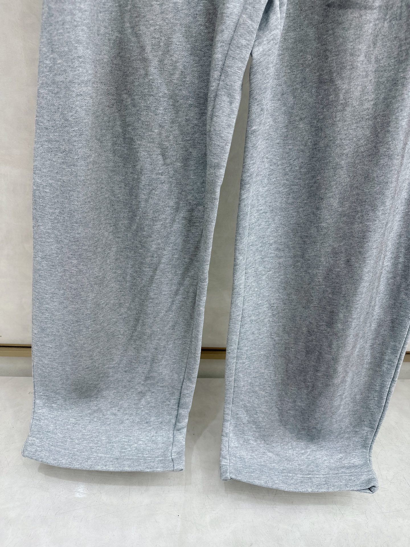 😊 🔥🔥冬季新款休闲裤，采用优质纯棉加绒面料，手感柔软舒适，保暖性强，采用皮牌点缀，低调奢华，超级好看！