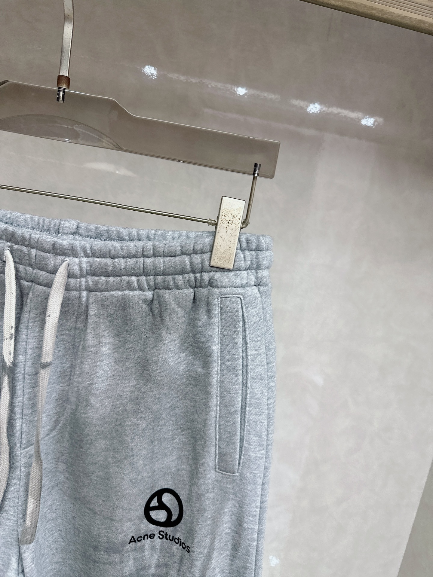 😊 🔥🔥冬季新款休闲裤，采用优质纯棉加绒面料，手感柔软舒适，保暖性强，采用皮牌点缀，低调奢华，超级好看！