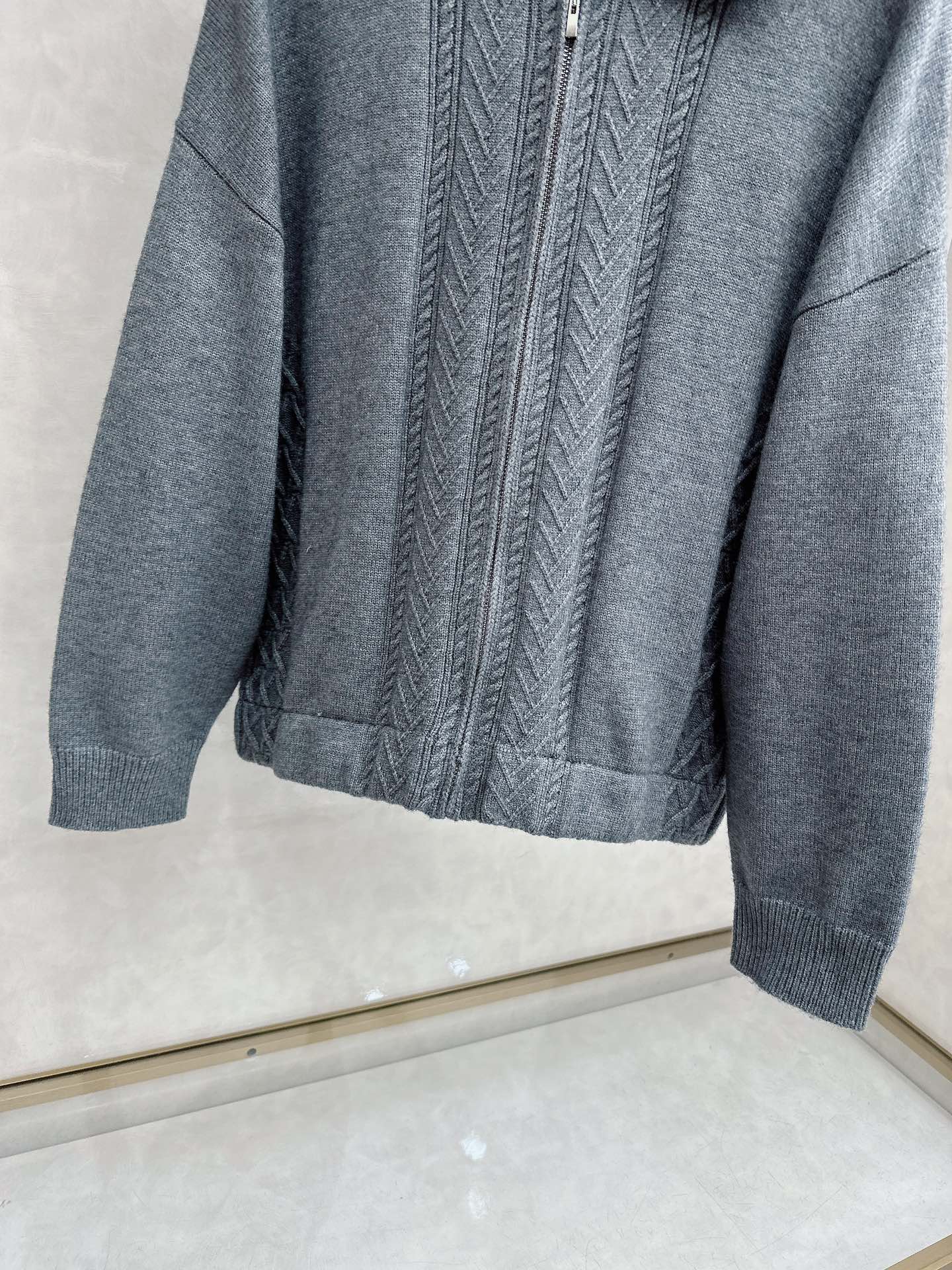 lP🆕🔥🔥新款老钱风休闲针织，触感柔软亲肤，视觉上很精致、有质感、高贵，非常简单也很显品质。独特的中性色