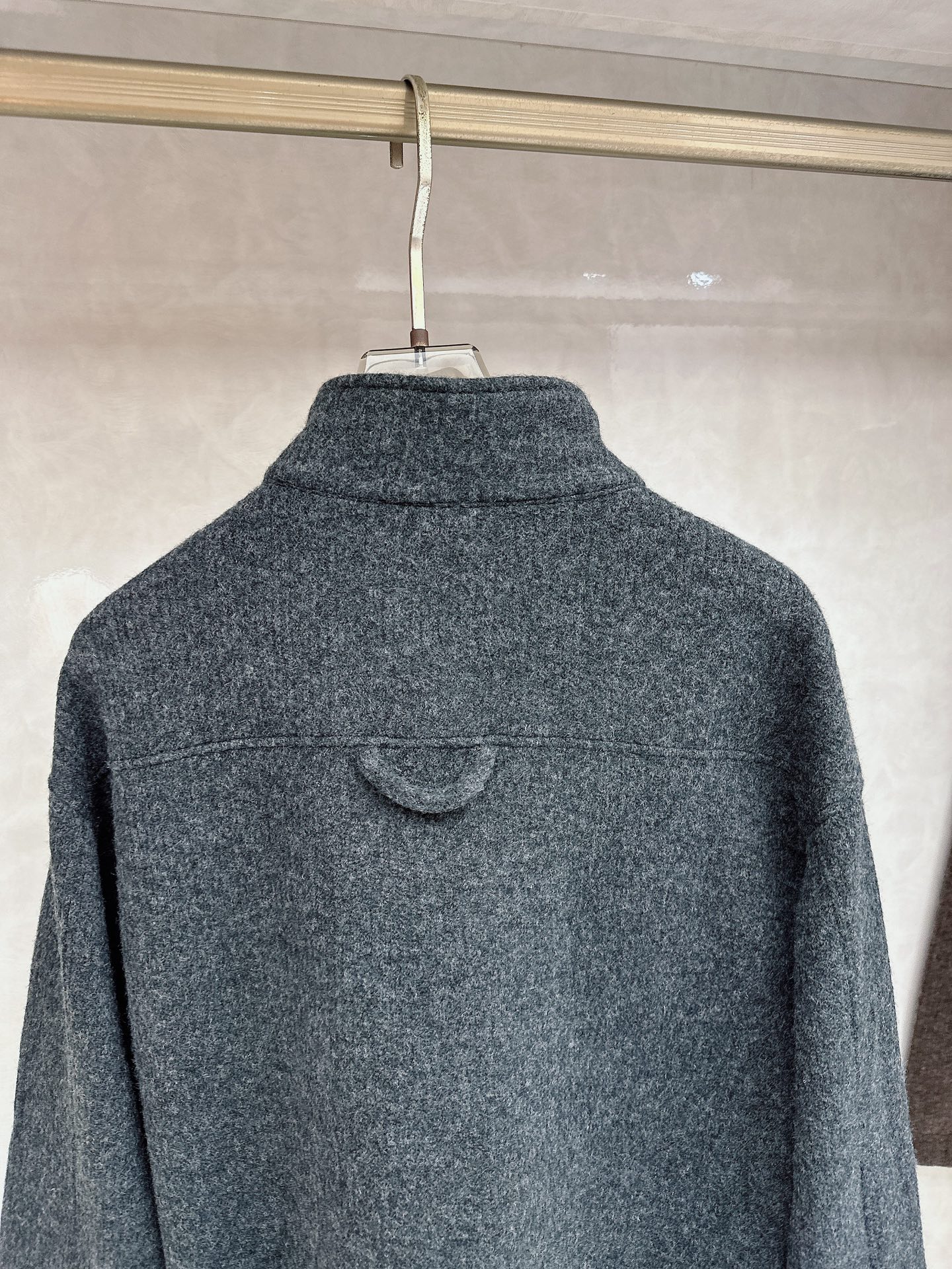 罗意威新款羊毛立领拉链毛衣，上身舒适，不挑身材 男女同款，秋冬毛衣，是今年最好看的情侣装，秋冬必备百搭不