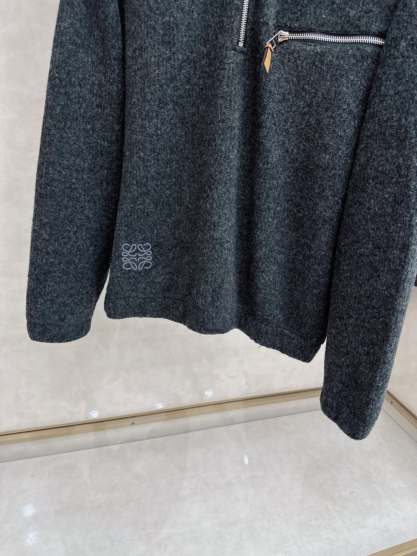 罗意威新款羊毛立领拉链毛衣，上身舒适，不挑身材 男女同款，秋冬毛衣，是今年最好看的情侣装，秋冬必备百搭不