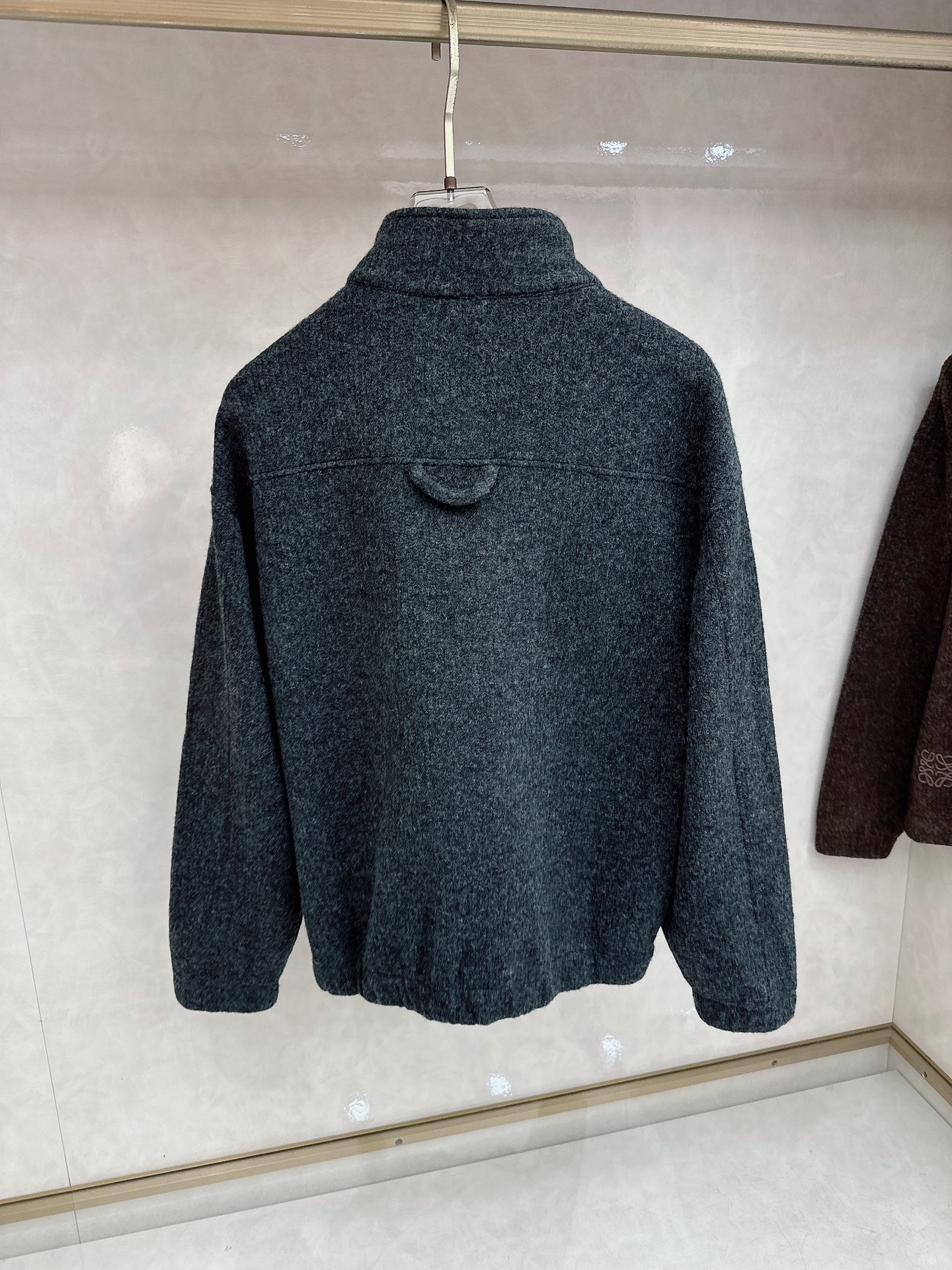 罗意威新款羊毛立领拉链毛衣，上身舒适，不挑身材 男女同款，秋冬毛衣，是今年最好看的情侣装，秋冬必备百搭不