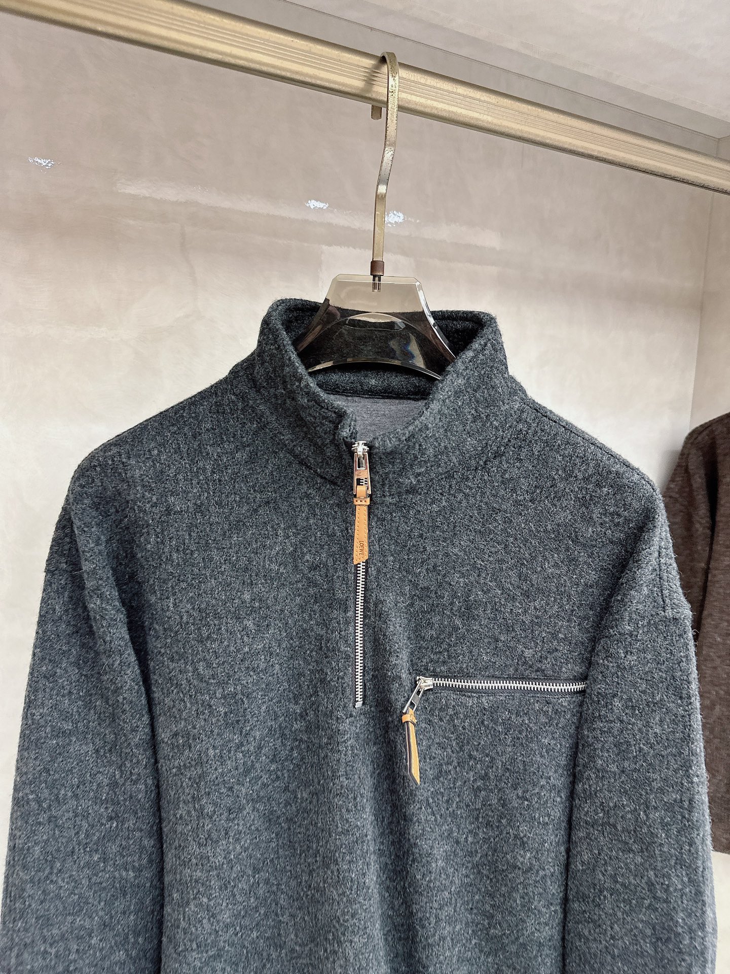 罗意威新款羊毛立领拉链毛衣，上身舒适，不挑身材 男女同款，秋冬毛衣，是今年最好看的情侣装，秋冬必备百搭不