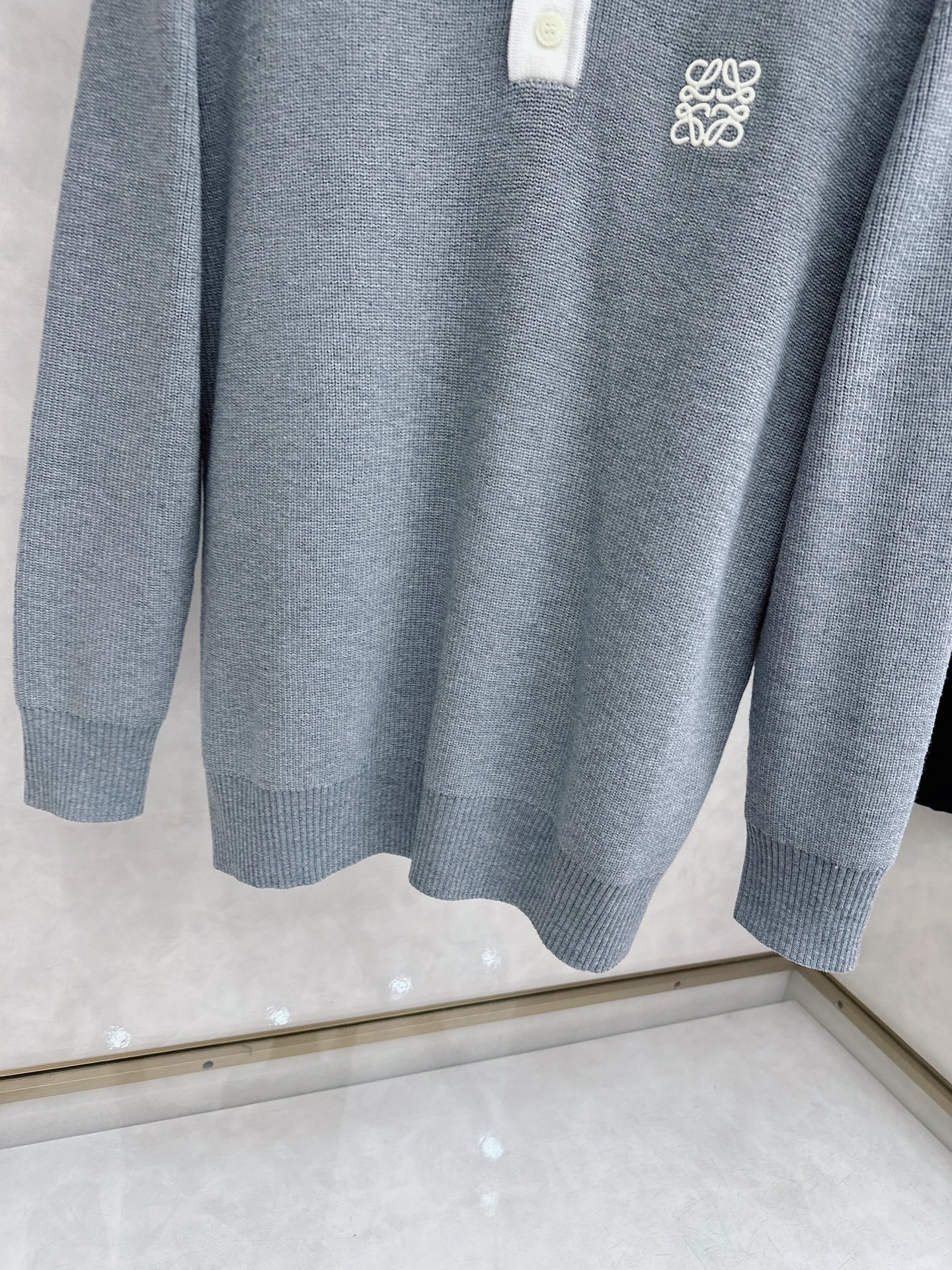 罗意威新款毛衫毛衣，上身舒适，不挑身材 男女同款，秋冬毛衣，是今年最好看的情侣装，秋冬必备百搭不出错，洋