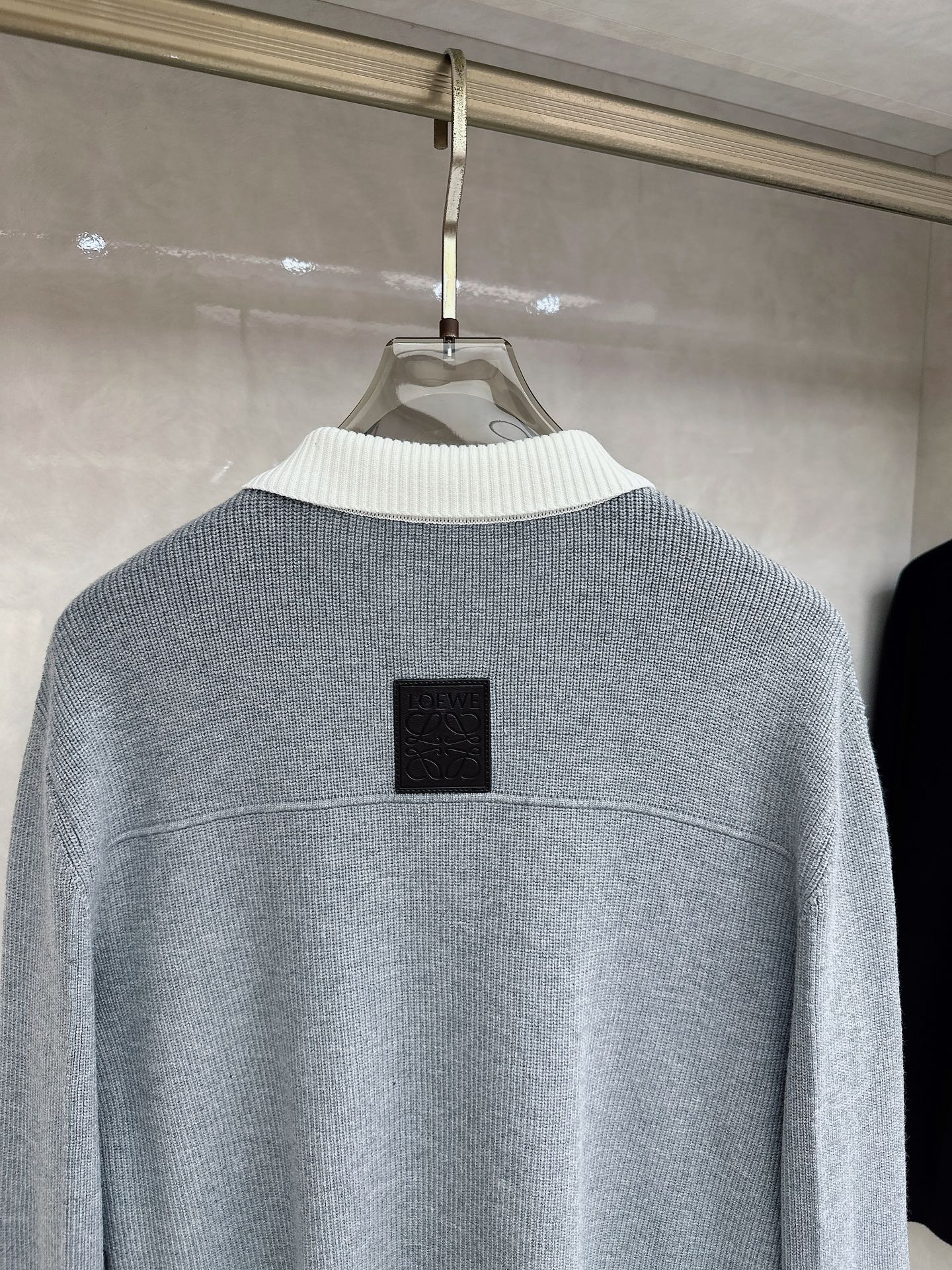 罗意威新款毛衫毛衣，上身舒适，不挑身材 男女同款，秋冬毛衣，是今年最好看的情侣装，秋冬必备百搭不出错，洋