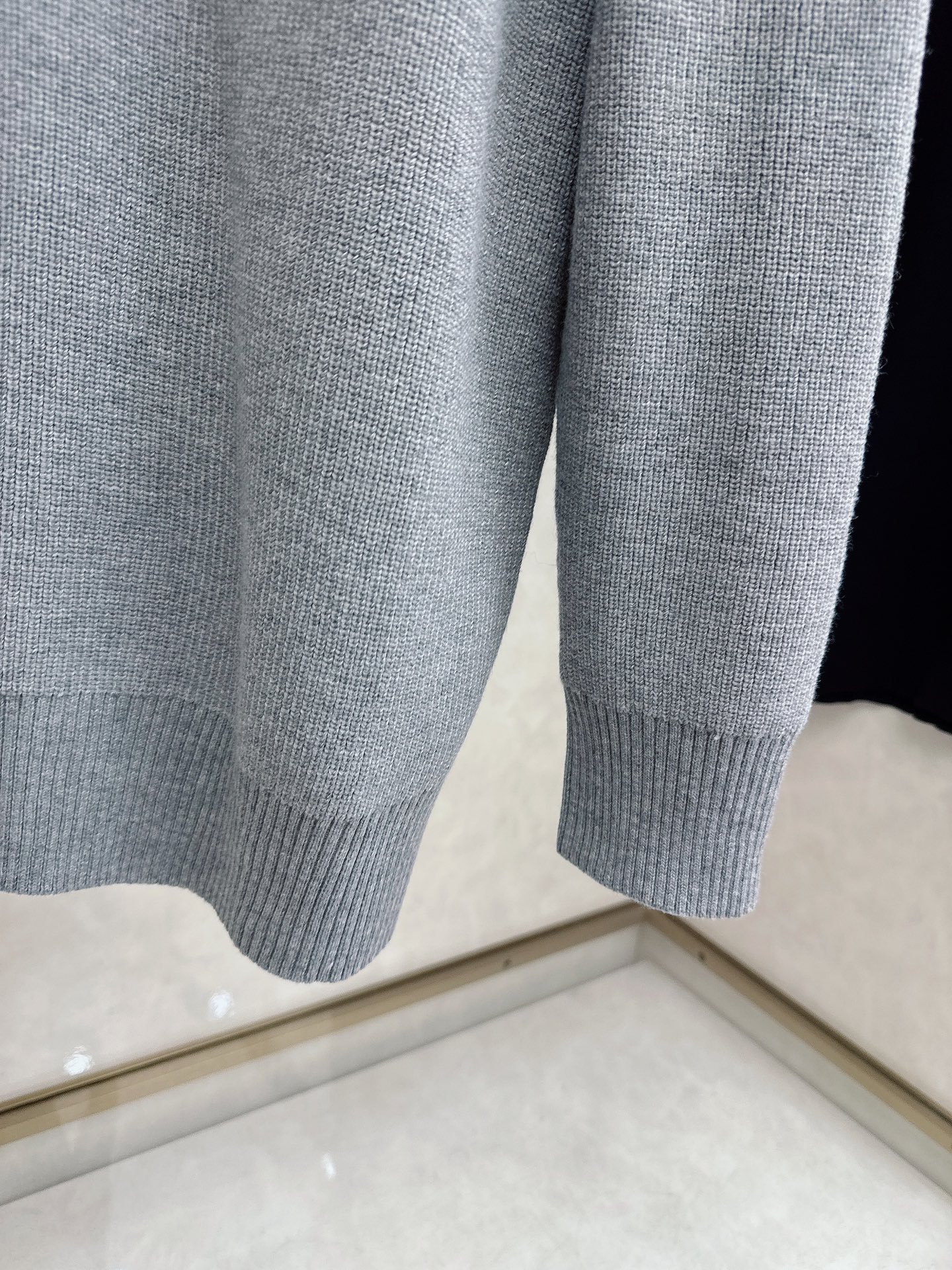 罗意威新款毛衫毛衣，上身舒适，不挑身材 男女同款，秋冬毛衣，是今年最好看的情侣装，秋冬必备百搭不出错，洋