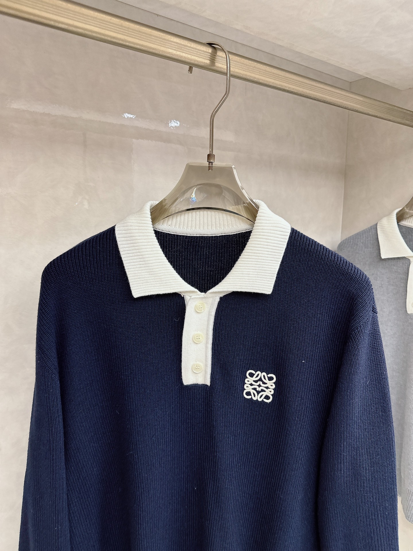 罗意威新款毛衫毛衣，上身舒适，不挑身材 男女同款，秋冬毛衣，是今年最好看的情侣装，秋冬必备百搭不出错，洋