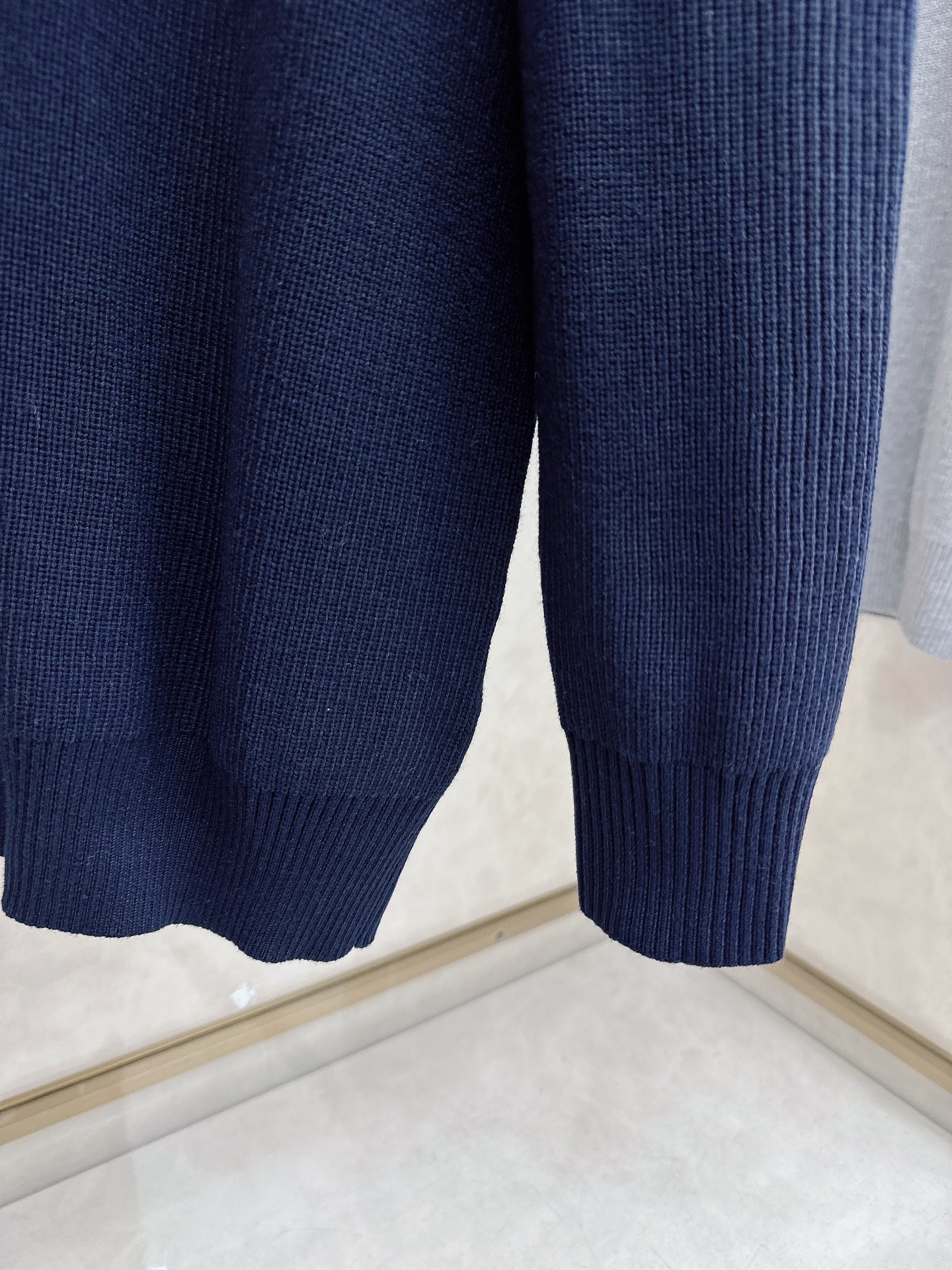 罗意威新款毛衫毛衣，上身舒适，不挑身材 男女同款，秋冬毛衣，是今年最好看的情侣装，秋冬必备百搭不出错，洋