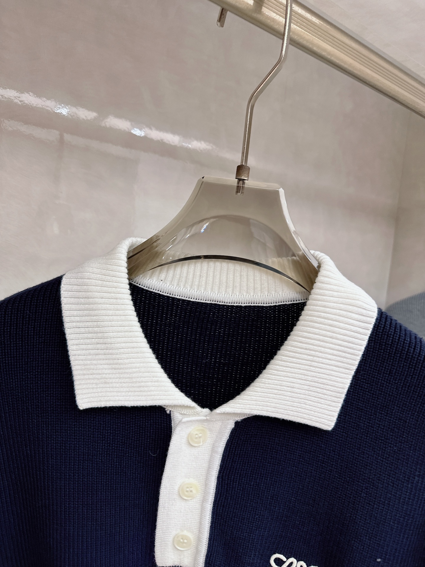 罗意威新款毛衫毛衣，上身舒适，不挑身材 男女同款，秋冬毛衣，是今年最好看的情侣装，秋冬必备百搭不出错，洋