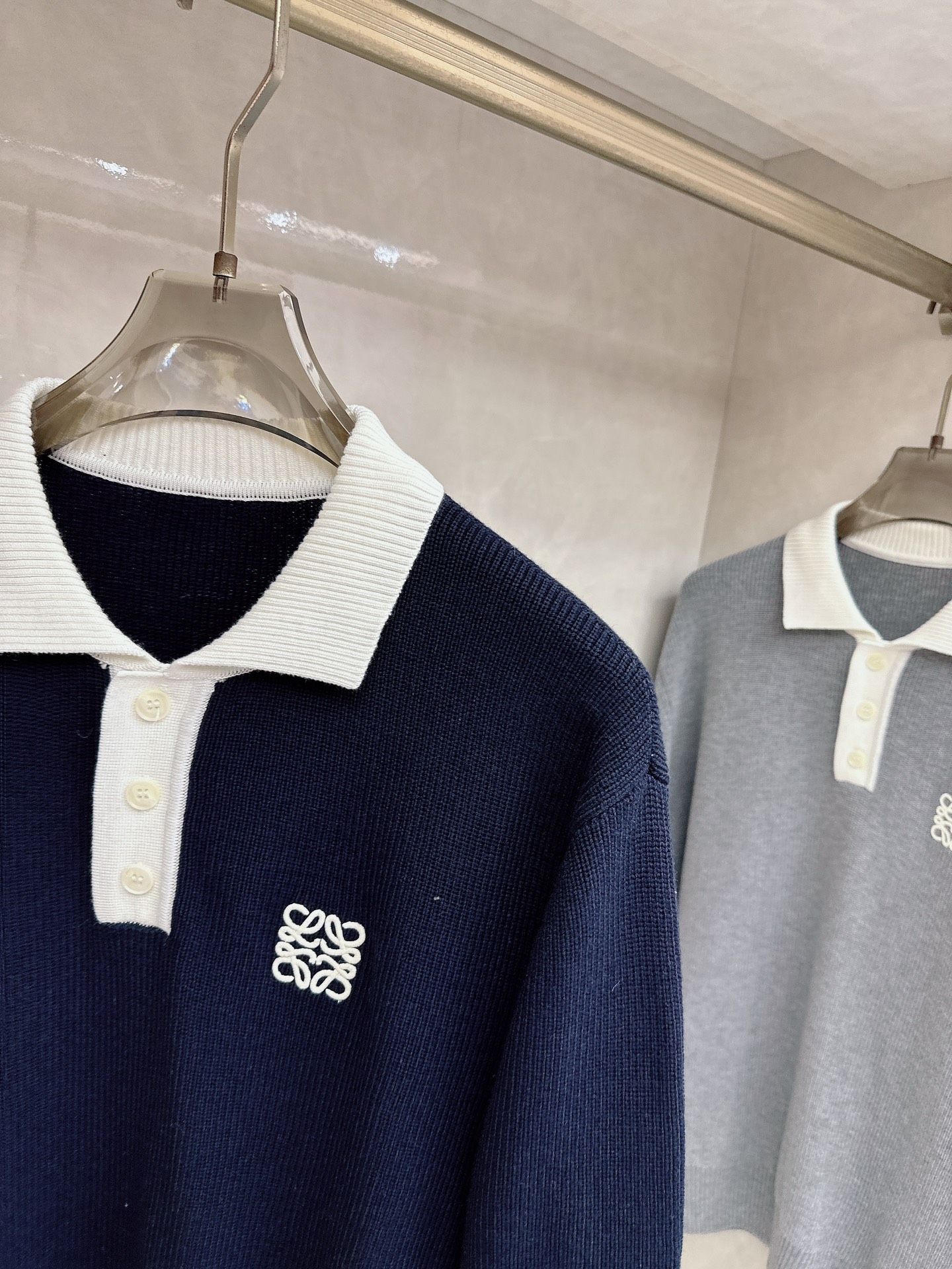 罗意威新款毛衫毛衣，上身舒适，不挑身材 男女同款，秋冬毛衣，是今年最好看的情侣装，秋冬必备百搭不出错，洋