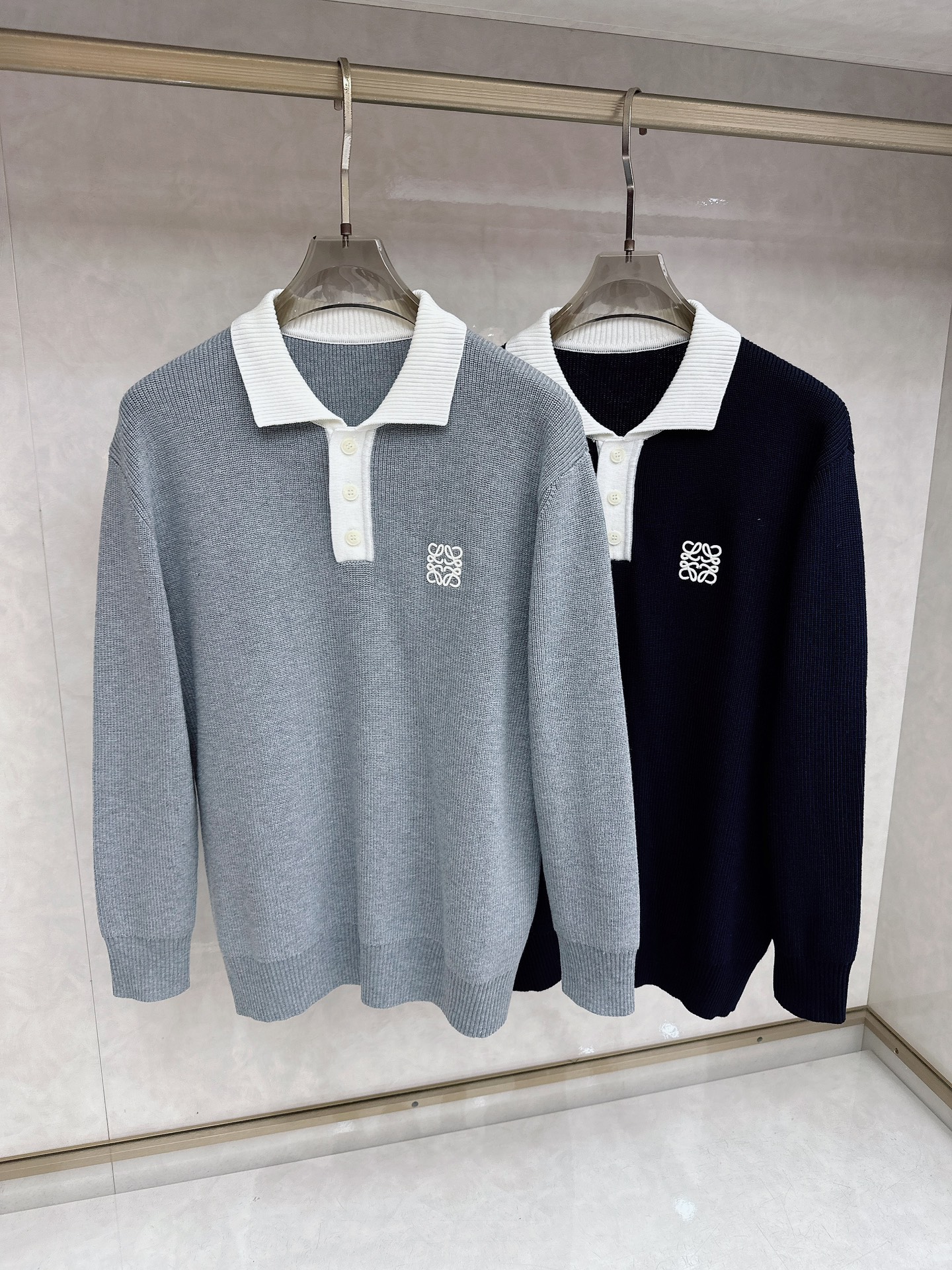 NO:661084,Luo Yiwei's new sweater is comfortable on the upper body and does not matter the figure. It is the same style for men and women. The autumn and winter sweater is the best couple wear this year. It is a must-have in autumn and winter. It is versatile, stylish and fashionable. Dear friends, you deserve it!  Size S-2XL,,loewe,sweaters, 19860909罗意威新款毛衫毛衣,上身舒适,不挑身材 男女同款,秋冬毛衣,是今年最好看的情侣装,秋冬必备百搭不出错,洋气又时髦,亲爱的们值得拥有！ 尺码S-2XL,,loewe,sweaters, ,Men's clothing